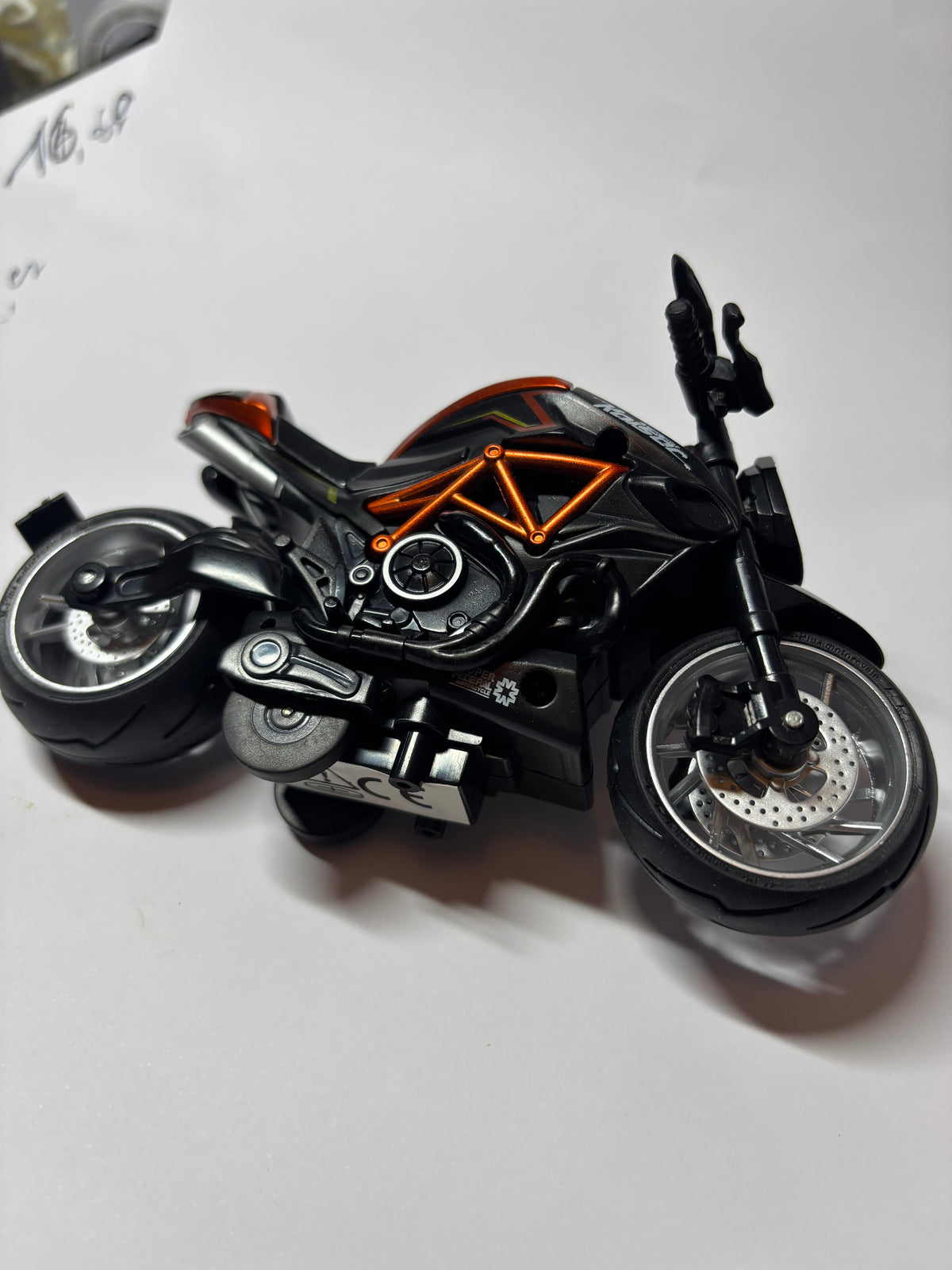 Moto orange