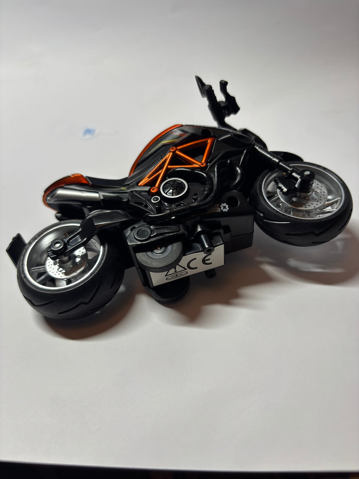Moto orange