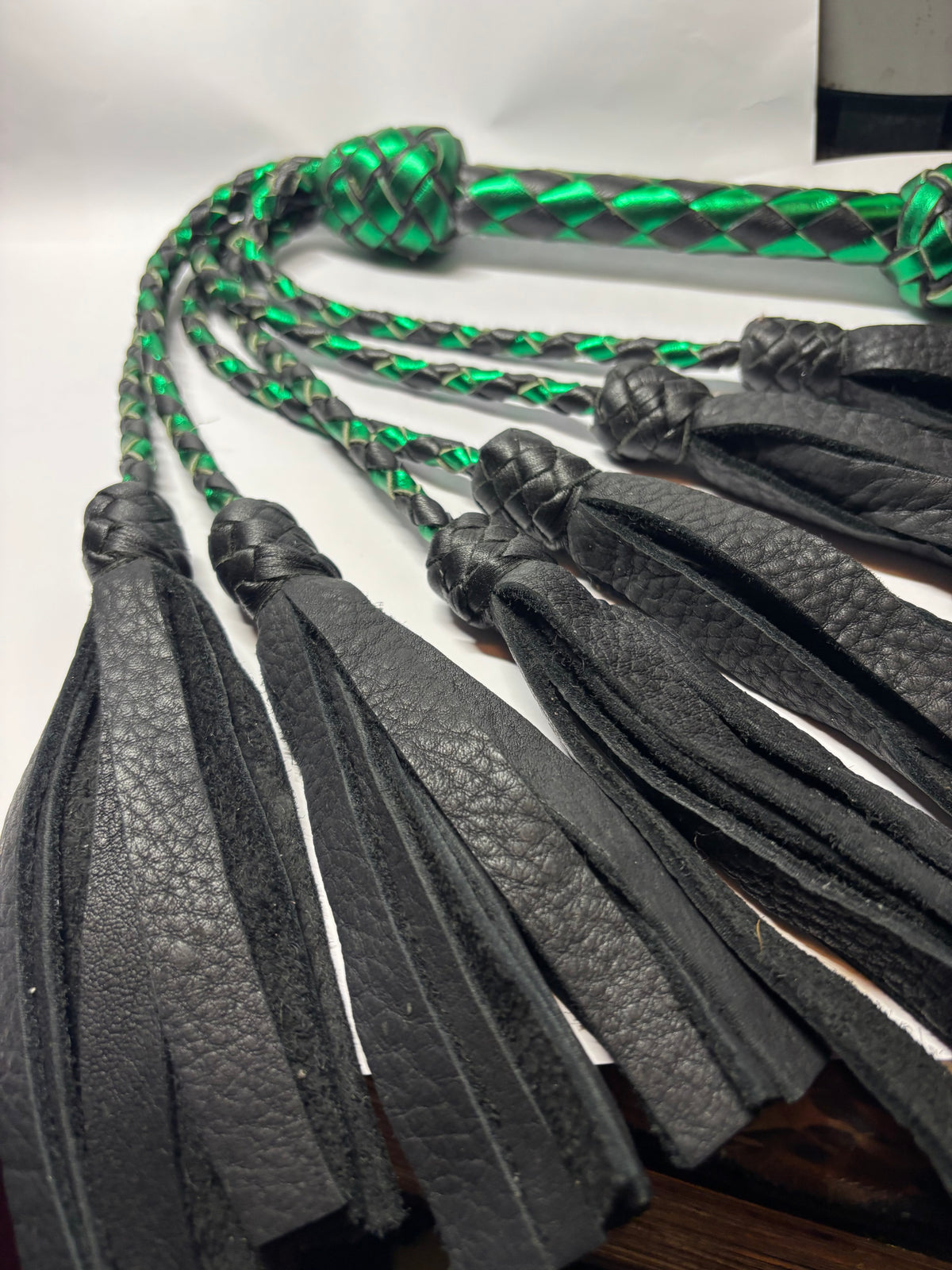 FOUET VERT &amp; NOIR PREMIUM – 6 BRANCHES TRESSÉES