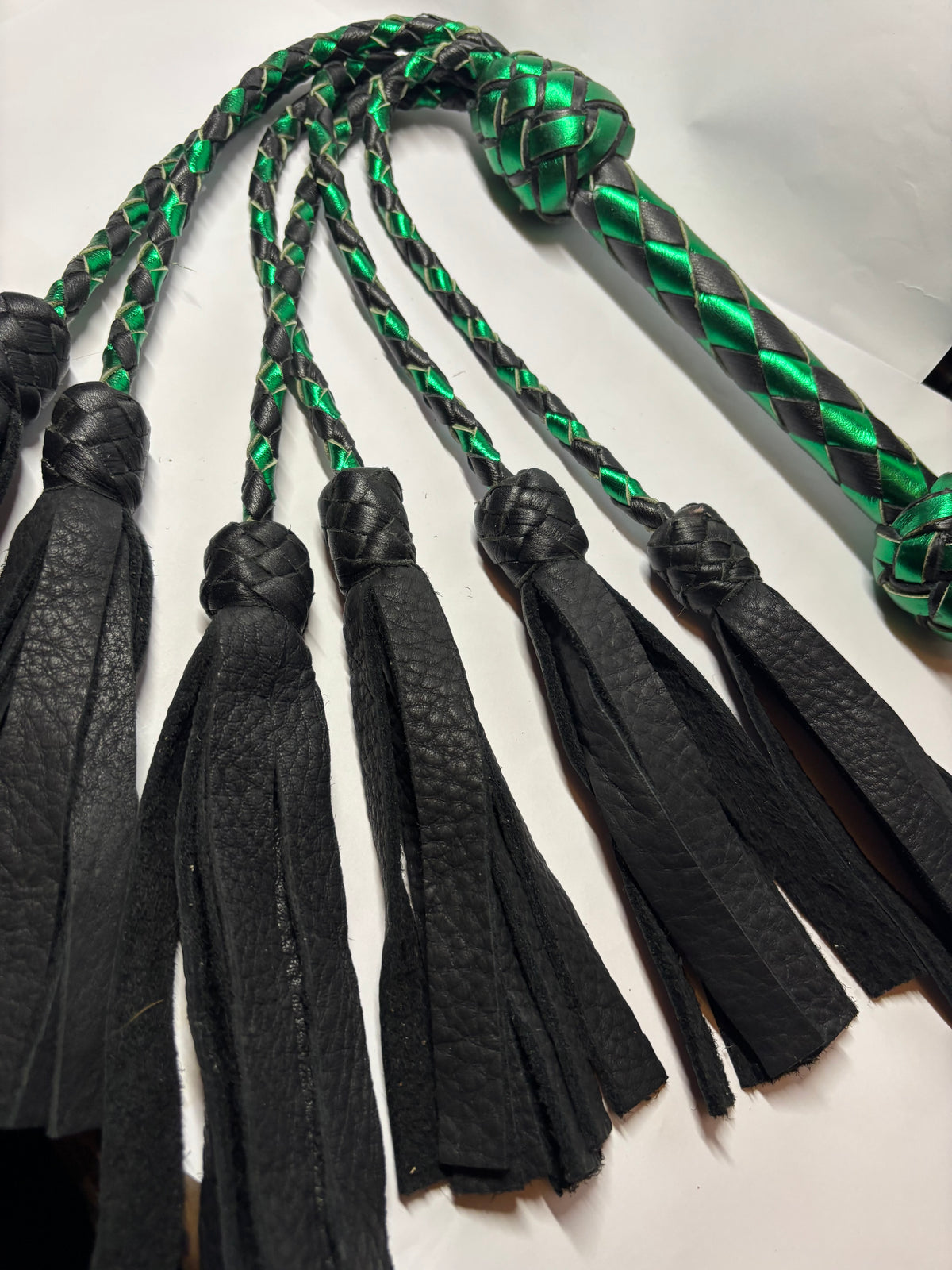 FOUET VERT &amp; NOIR PREMIUM – 6 BRANCHES TRESSÉES