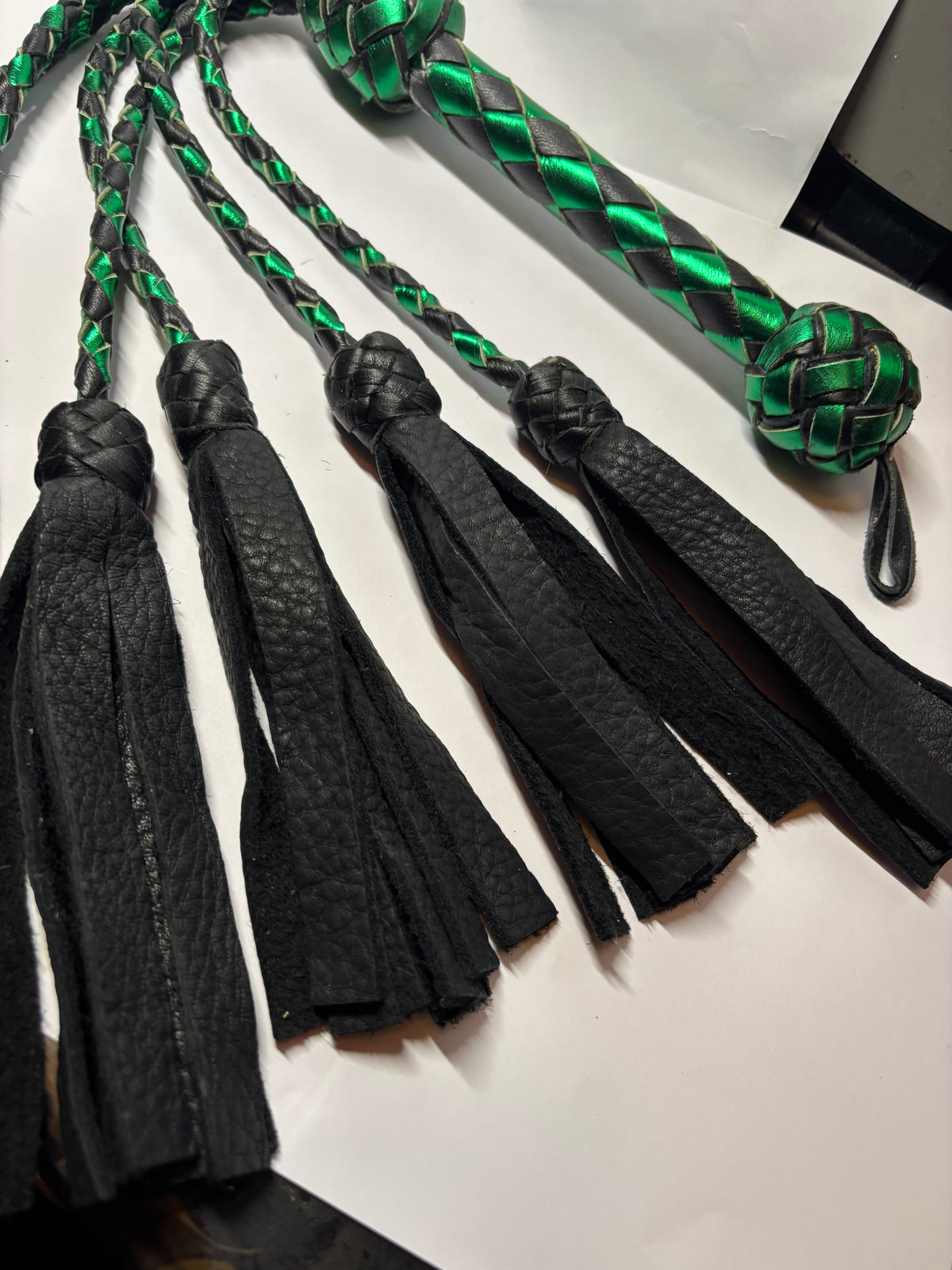 FOUET VERT &amp; NOIR PREMIUM – 6 BRANCHES TRESSÉES