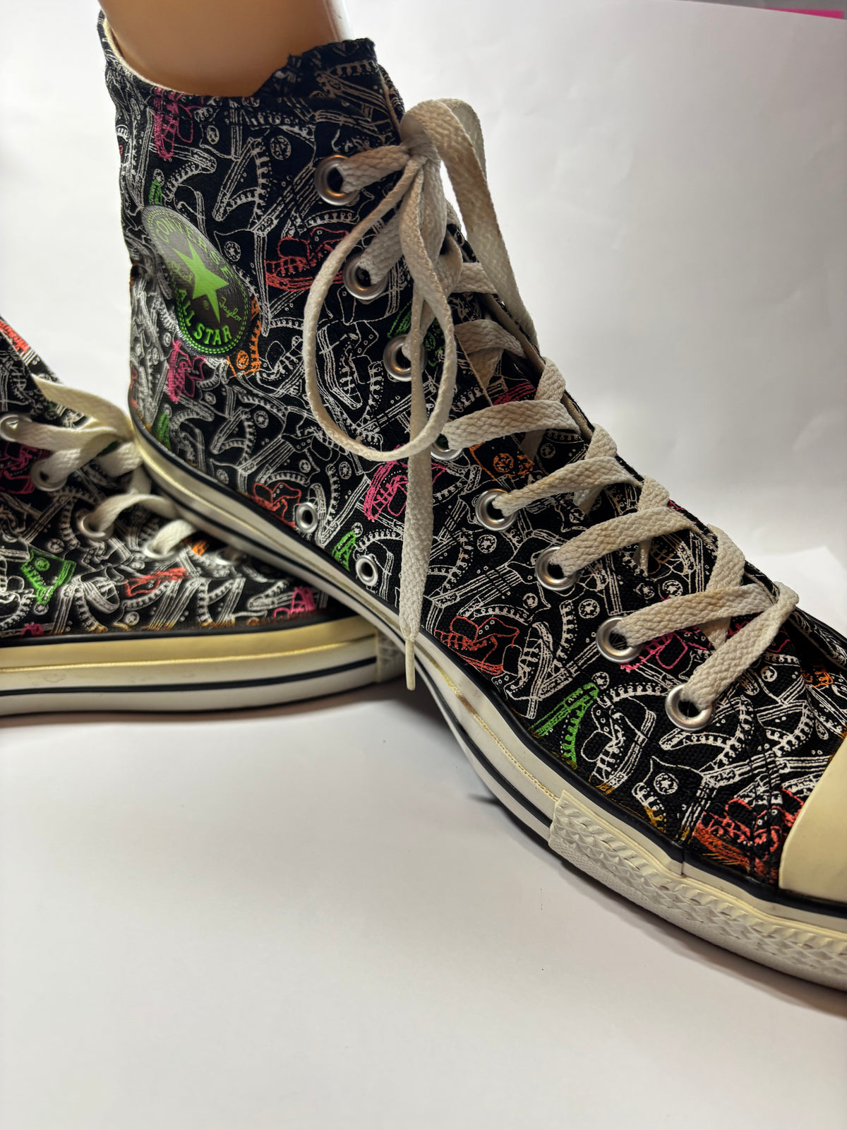 CONVERSE ALL STAR MONTANTES – ÉDITION GRAFFITI / STREET ART