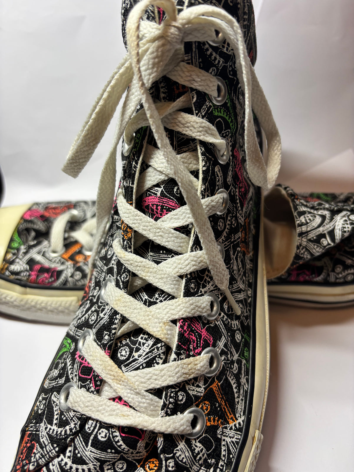 CONVERSE ALL STAR MONTANTES – ÉDITION GRAFFITI / STREET ART