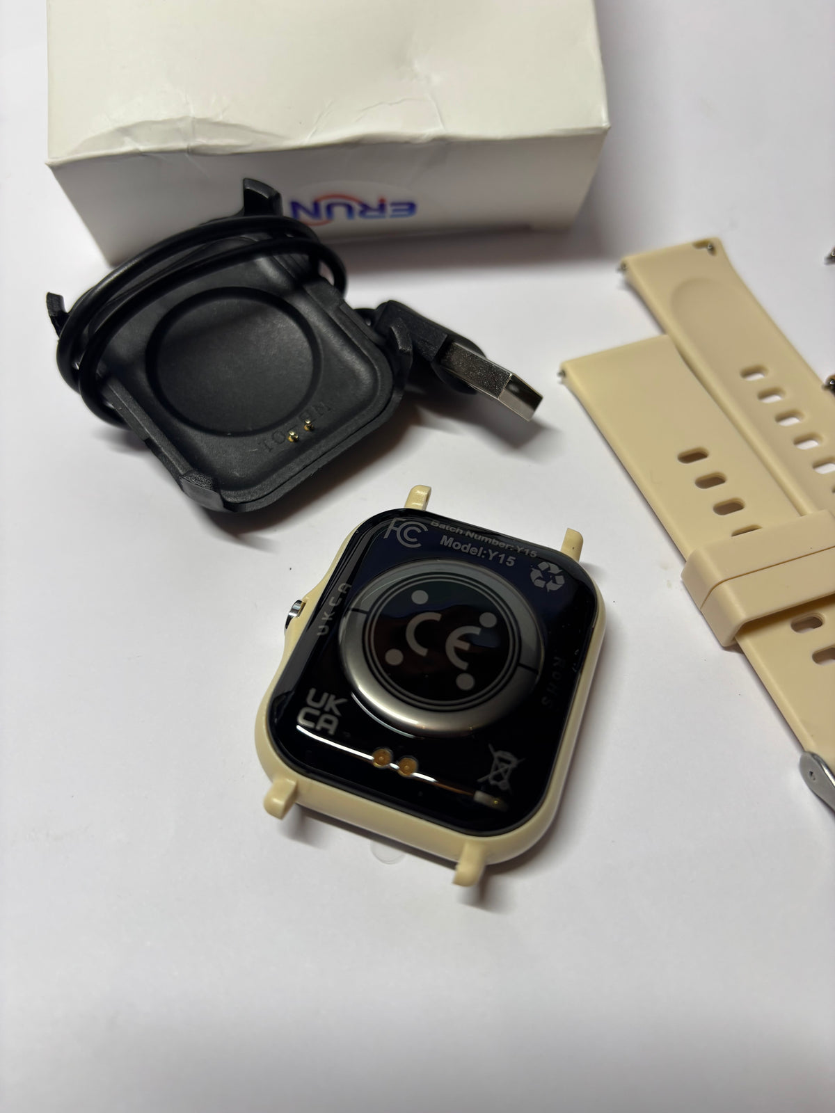 MONTRE CONNECTÉE ERUN – ÉLÉGANCE & TECHNOLOGIE