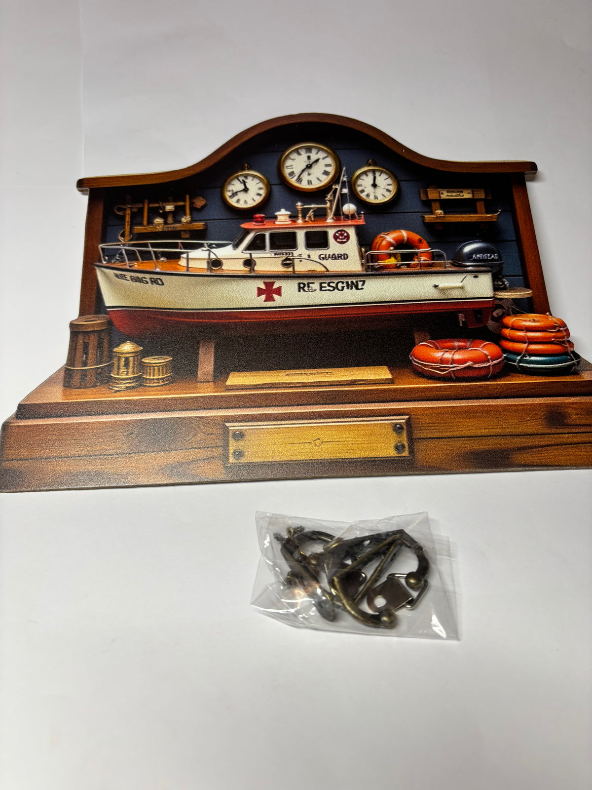 PORTE-CLÉS MURAL TROMPE-L’ŒIL – BATEAU DE SAUVETAGE VINTAGE