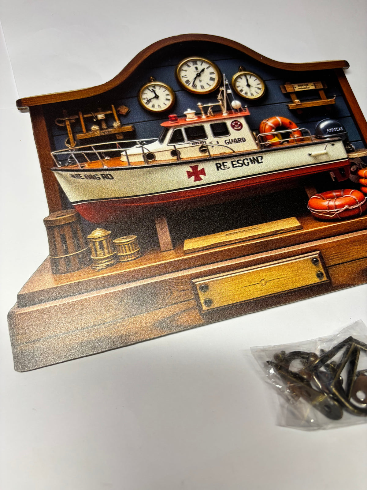 PORTE-CLÉS MURAL TROMPE-L’ŒIL – BATEAU DE SAUVETAGE VINTAGE