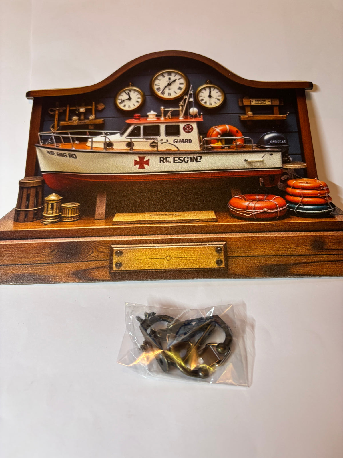 PORTE-CLÉS MURAL TROMPE-L’ŒIL – BATEAU DE SAUVETAGE VINTAGE