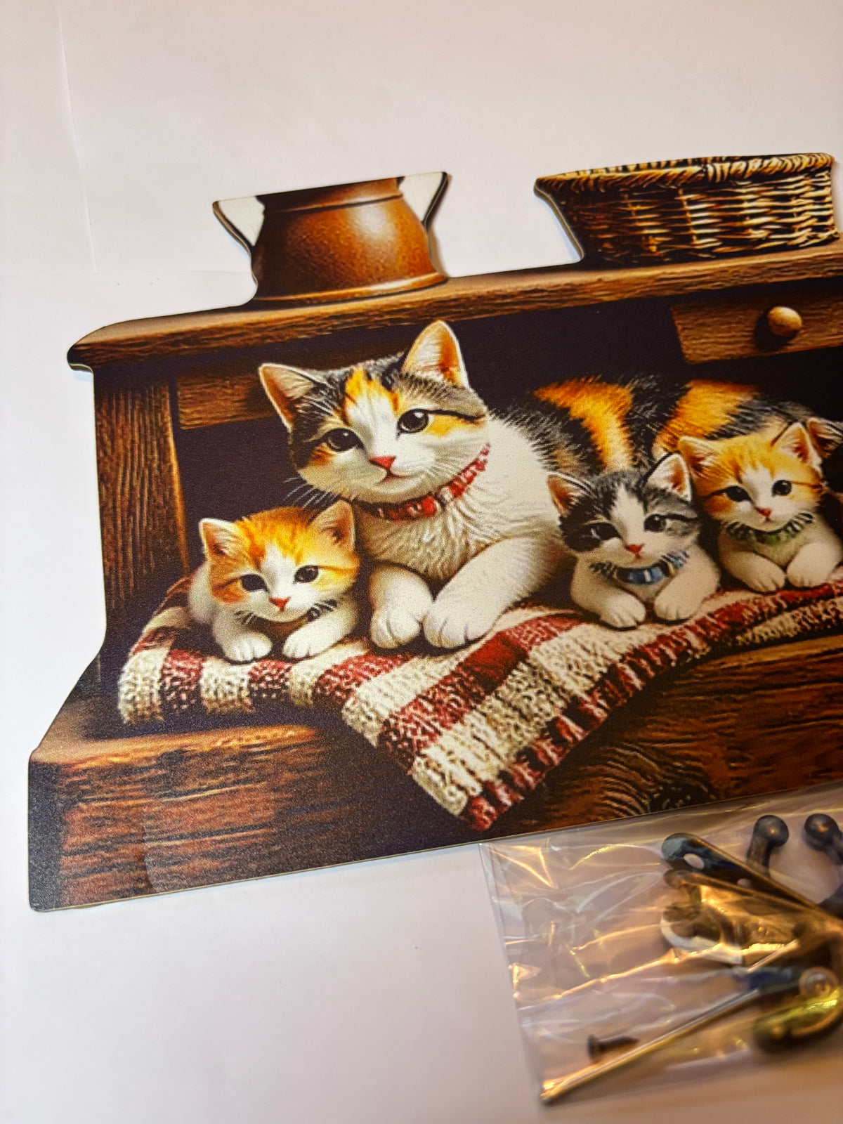 ÉTAGÈRE À CLÉS MURALE – FAMILLE DE CHATS EN TROMPE-L’ŒIL 3D 🐱✨
