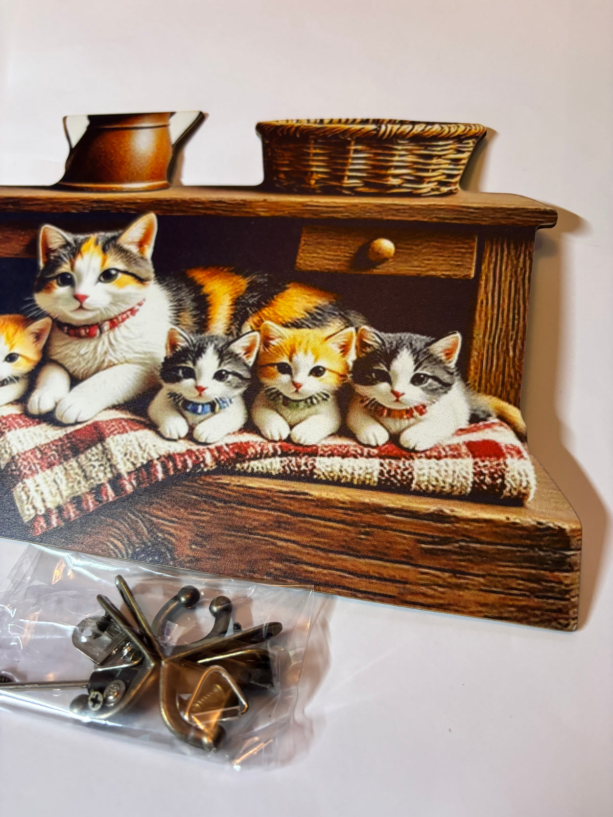 ÉTAGÈRE À CLÉS MURALE – FAMILLE DE CHATS EN TROMPE-L’ŒIL 3D 🐱✨