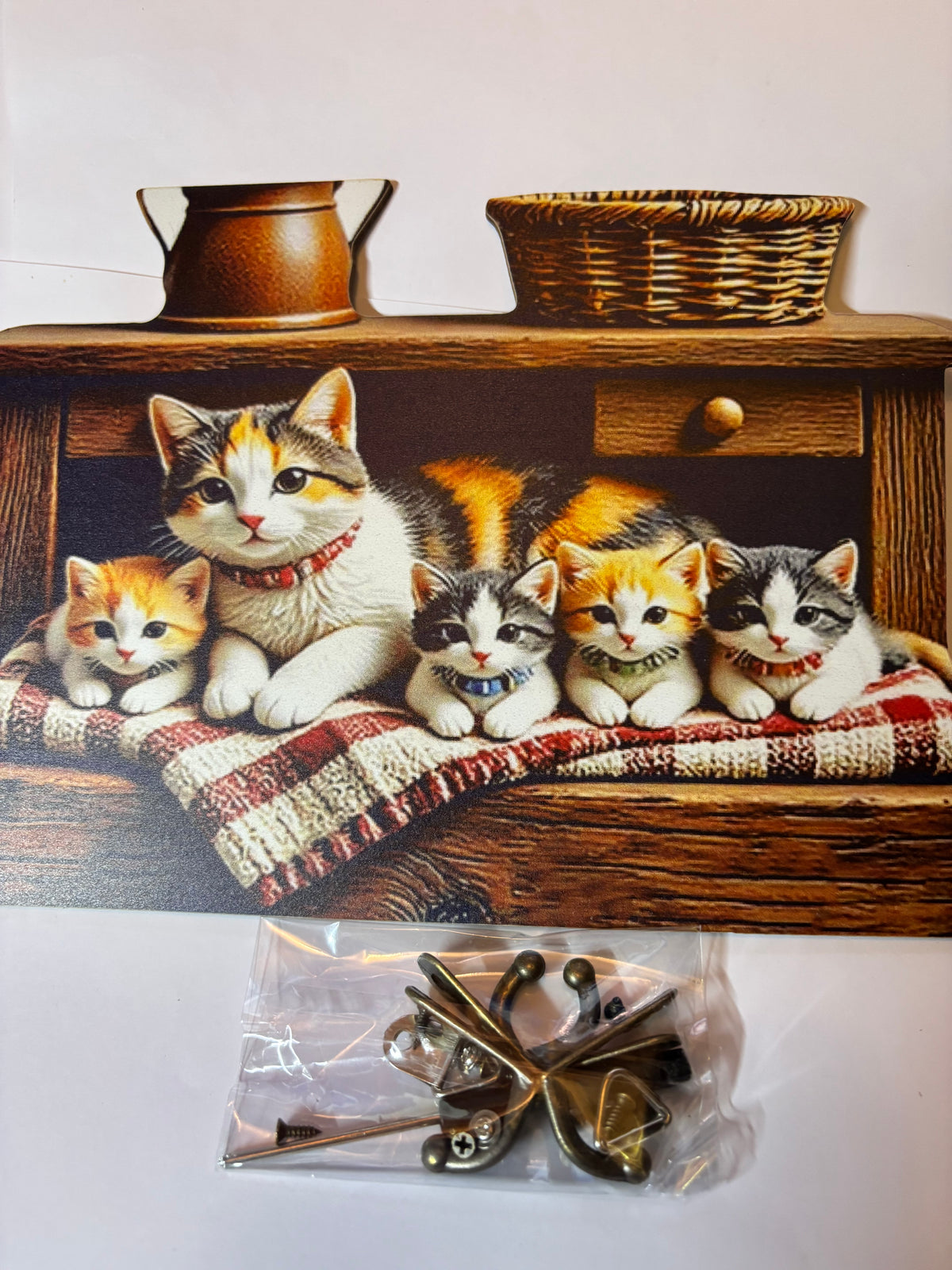 ÉTAGÈRE À CLÉS MURALE – FAMILLE DE CHATS EN TROMPE-L’ŒIL 3D 🐱✨