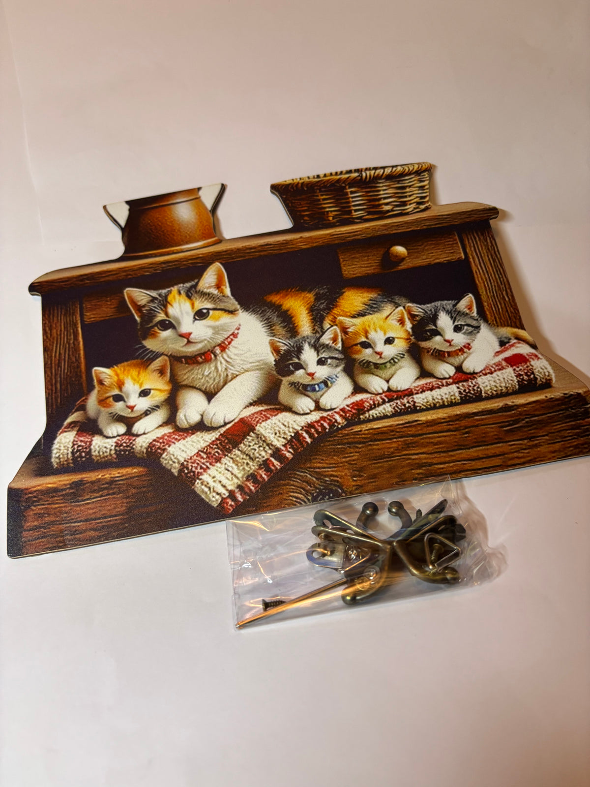 ÉTAGÈRE À CLÉS MURALE – FAMILLE DE CHATS EN TROMPE-L’ŒIL 3D 🐱✨