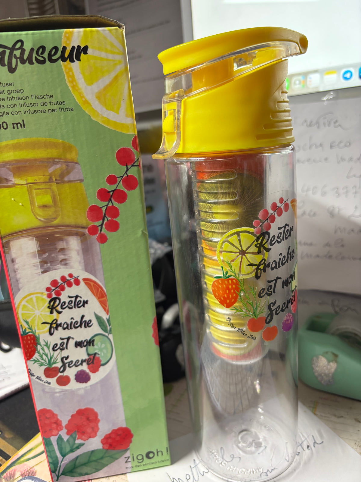 Bouteille à infusion de fruit