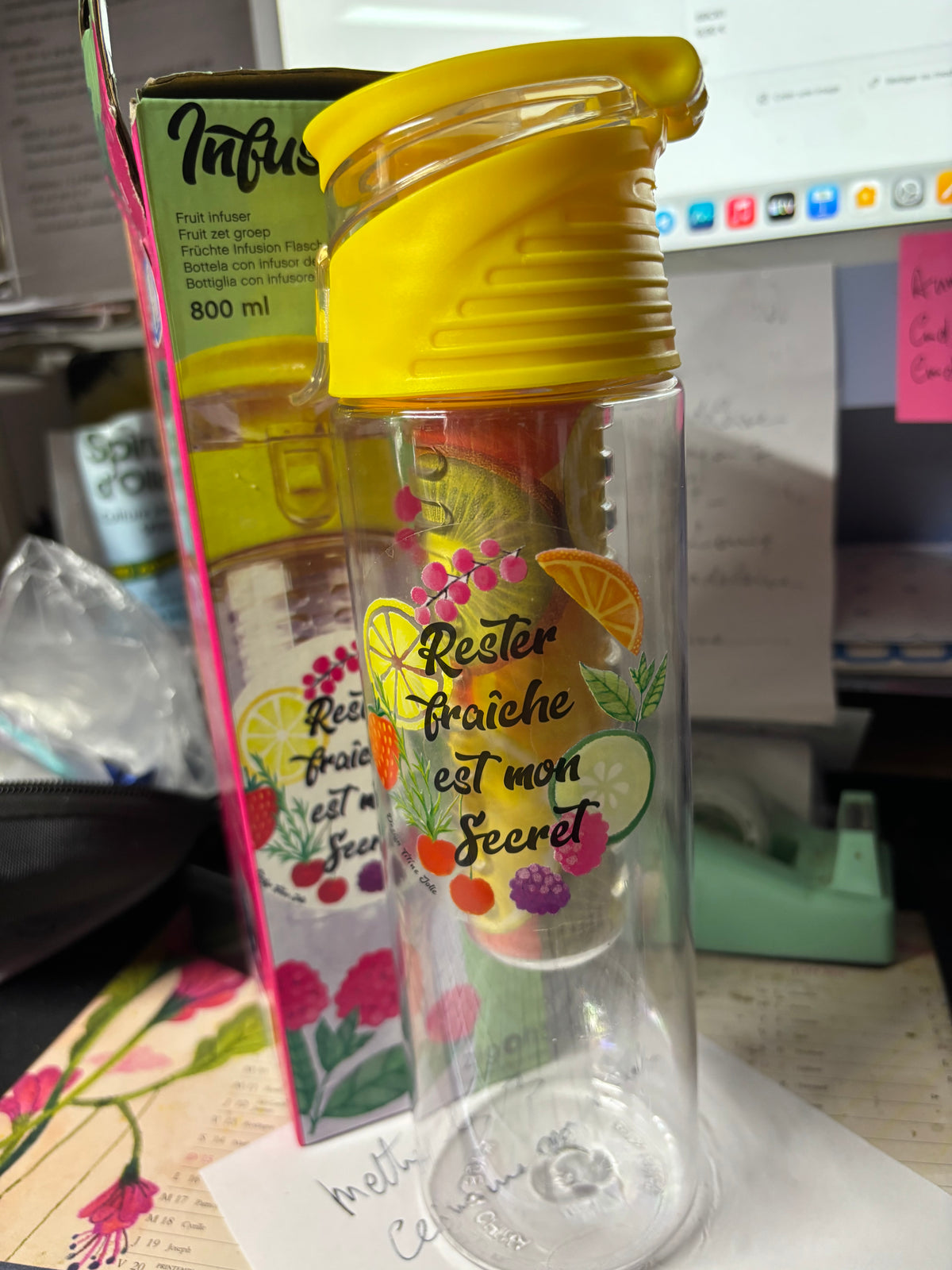 Bouteille à infusion de fruit