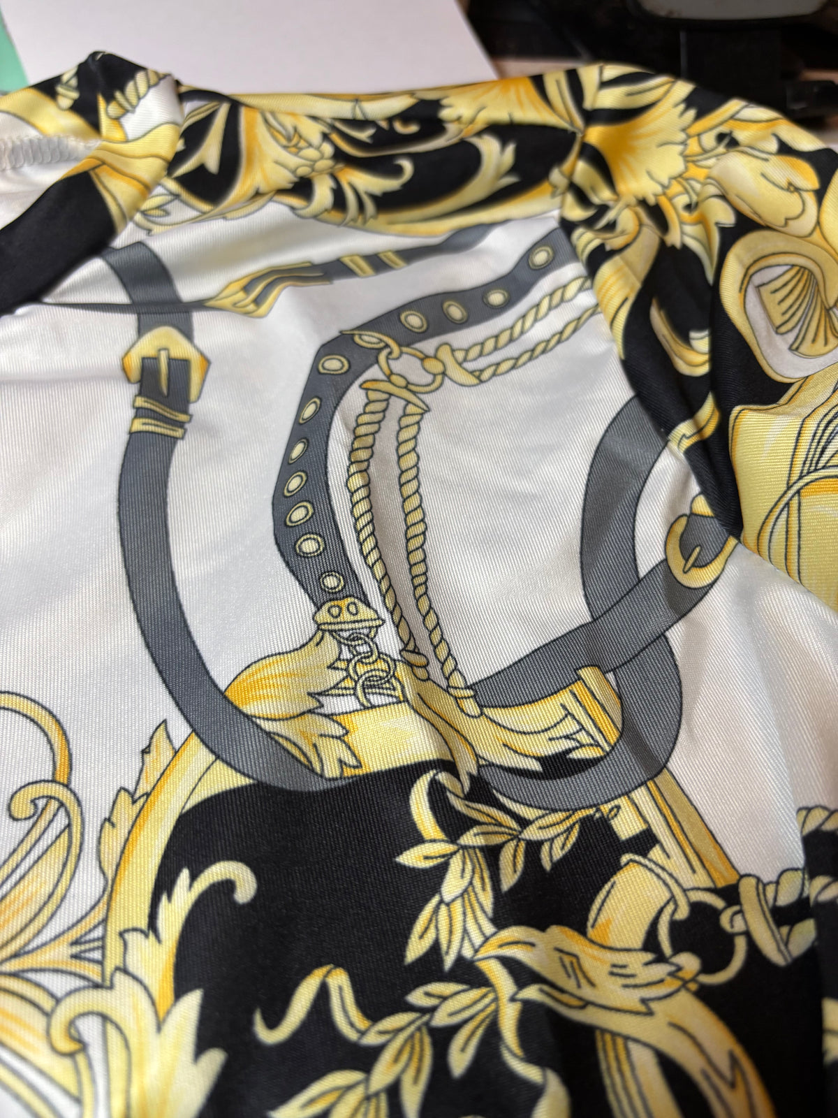 ROBE MOULANTE IMPRIMÉ BAROQUE LUXE