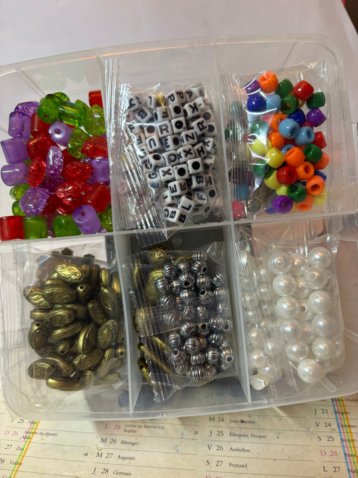 ✨ GRAND KIT CRÉATIF BIJOUX – 2456 PIÈCES ✨