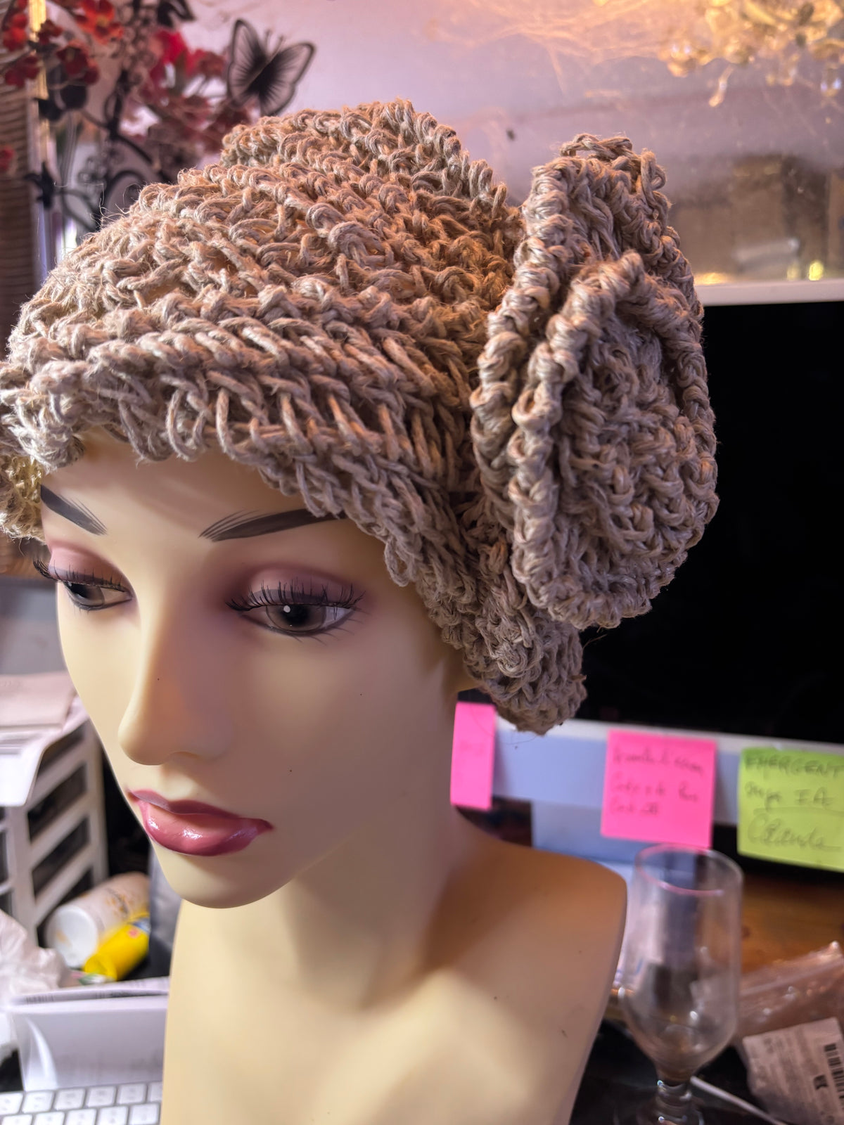 Bonnet Tressé Main – Création Artisanale Unique