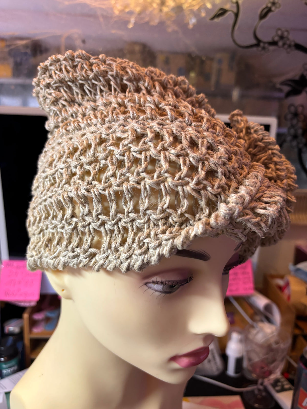 Bonnet Tressé Main – Création Artisanale Unique