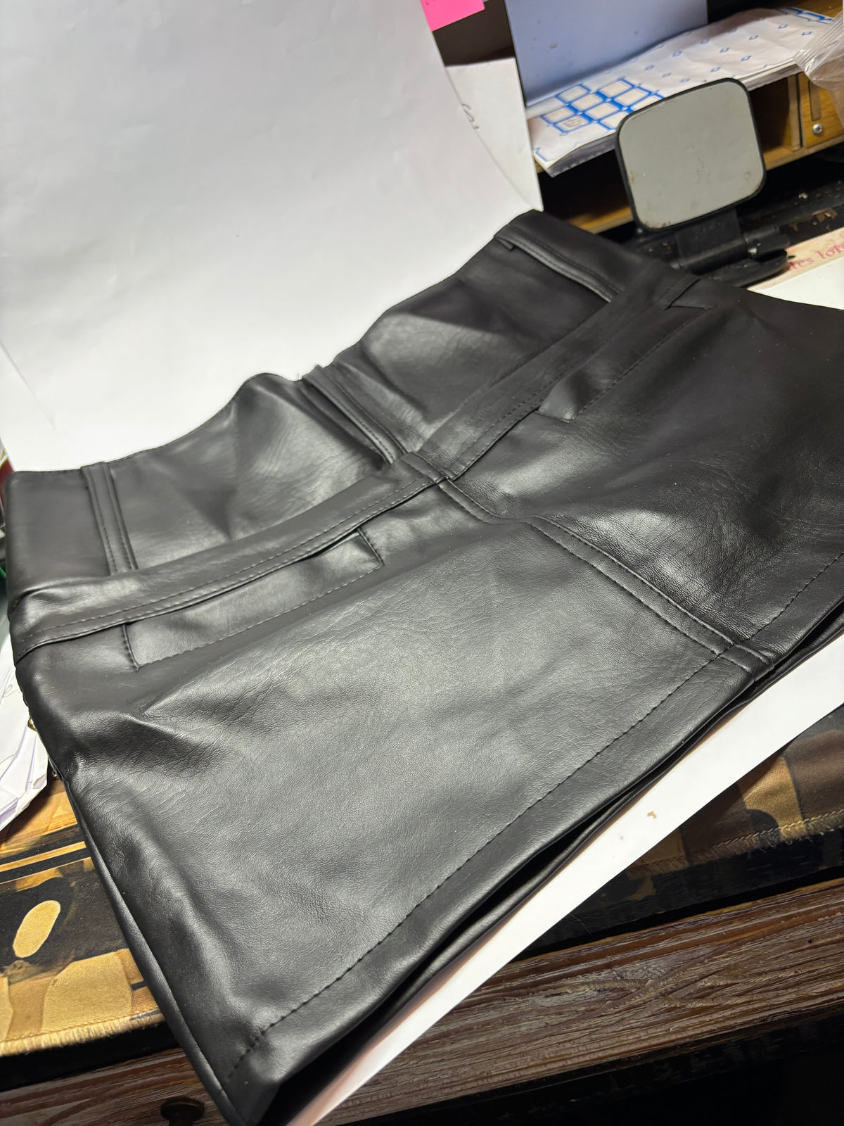 MINI-JUPE CHASE NOIRE EFFET CUIR – TAILLE S (34/36) – NEUVE AVEC ÉTIQUETTE 🔥
