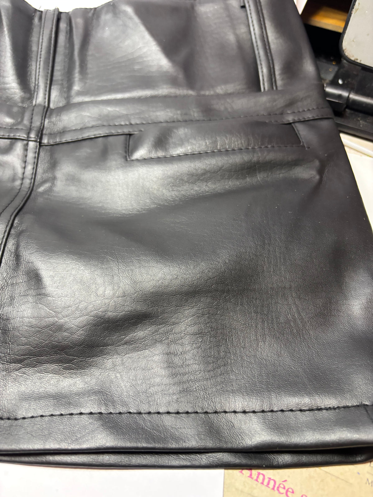 MINI-JUPE CHASE NOIRE EFFET CUIR – TAILLE S (34/36) – NEUVE AVEC ÉTIQUETTE 🔥