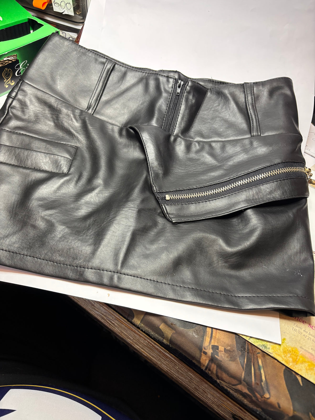 MINI-JUPE CHASE NOIRE EFFET CUIR – TAILLE S (34/36) – NEUVE AVEC ÉTIQUETTE 🔥