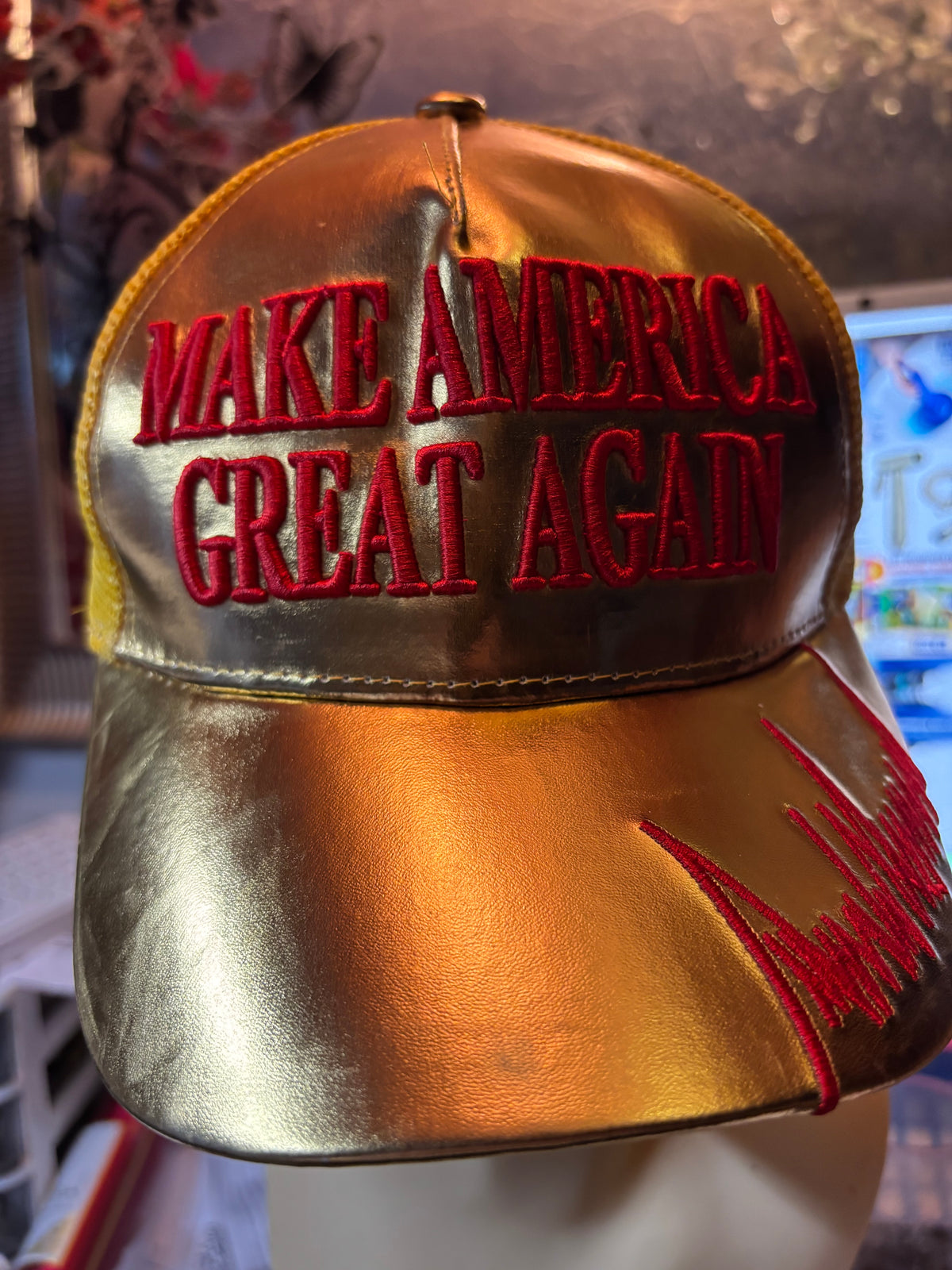 ✨ CASQUETTE "MAKE AMERICA GREAT AGAIN" OR MÉTALLISÉE ✨