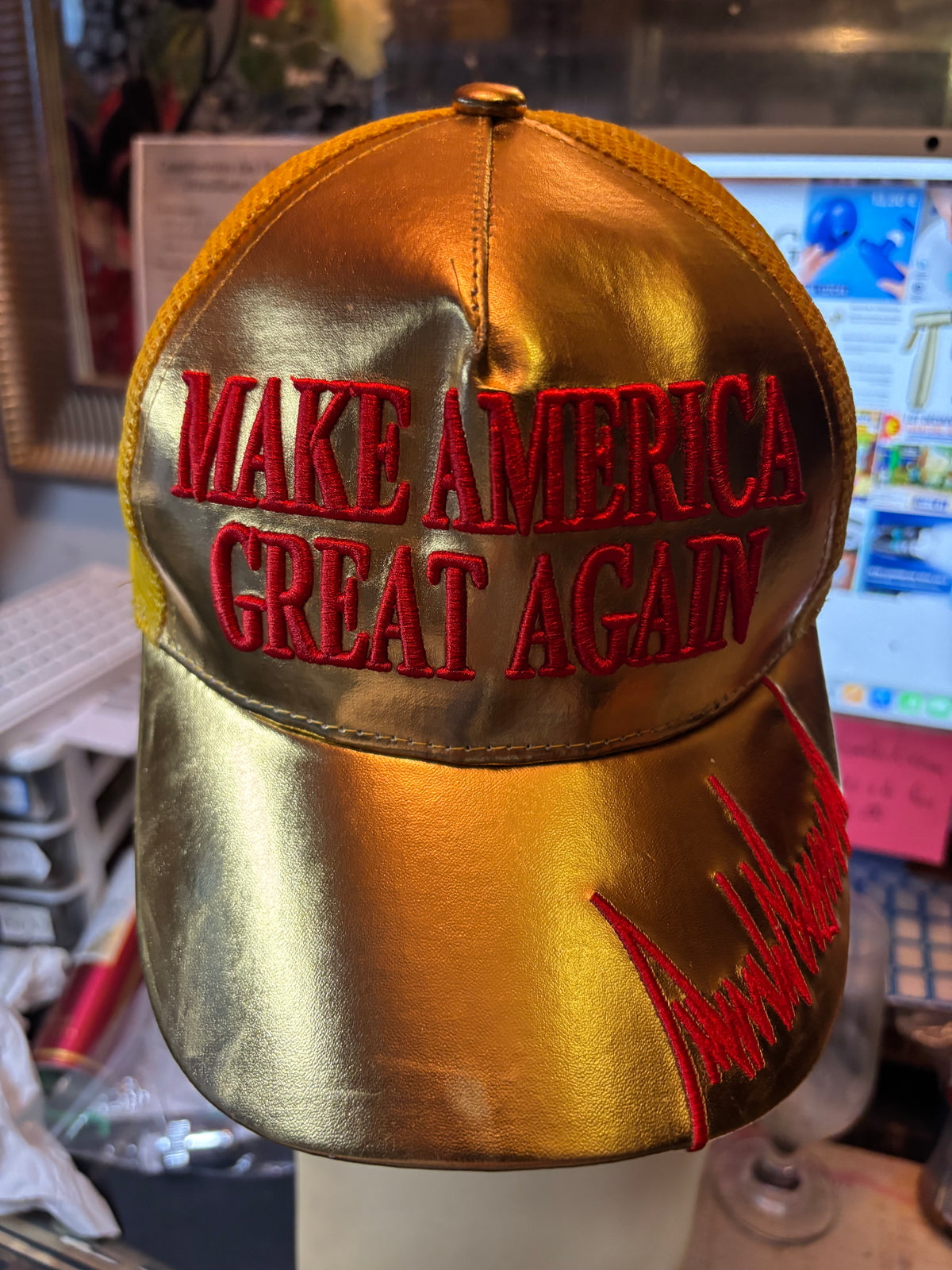 ✨ CASQUETTE "MAKE AMERICA GREAT AGAIN" OR MÉTALLISÉE ✨