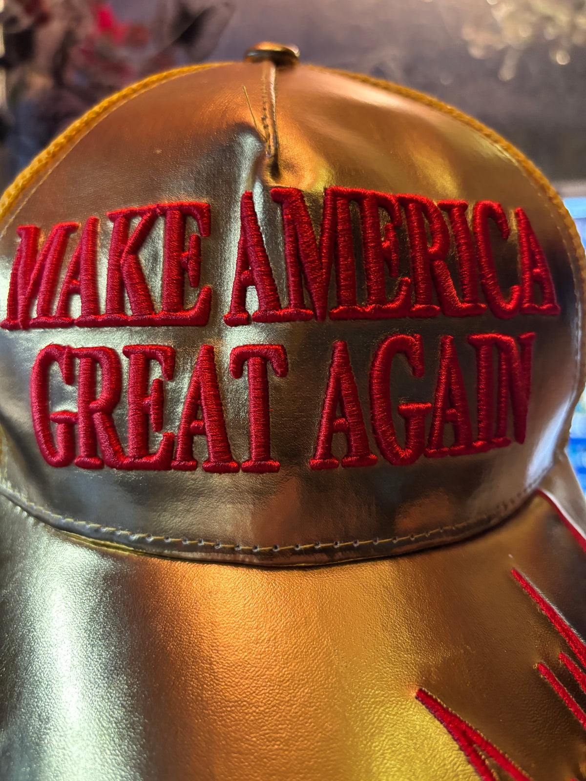 ✨ CASQUETTE "MAKE AMERICA GREAT AGAIN" OR MÉTALLISÉE ✨