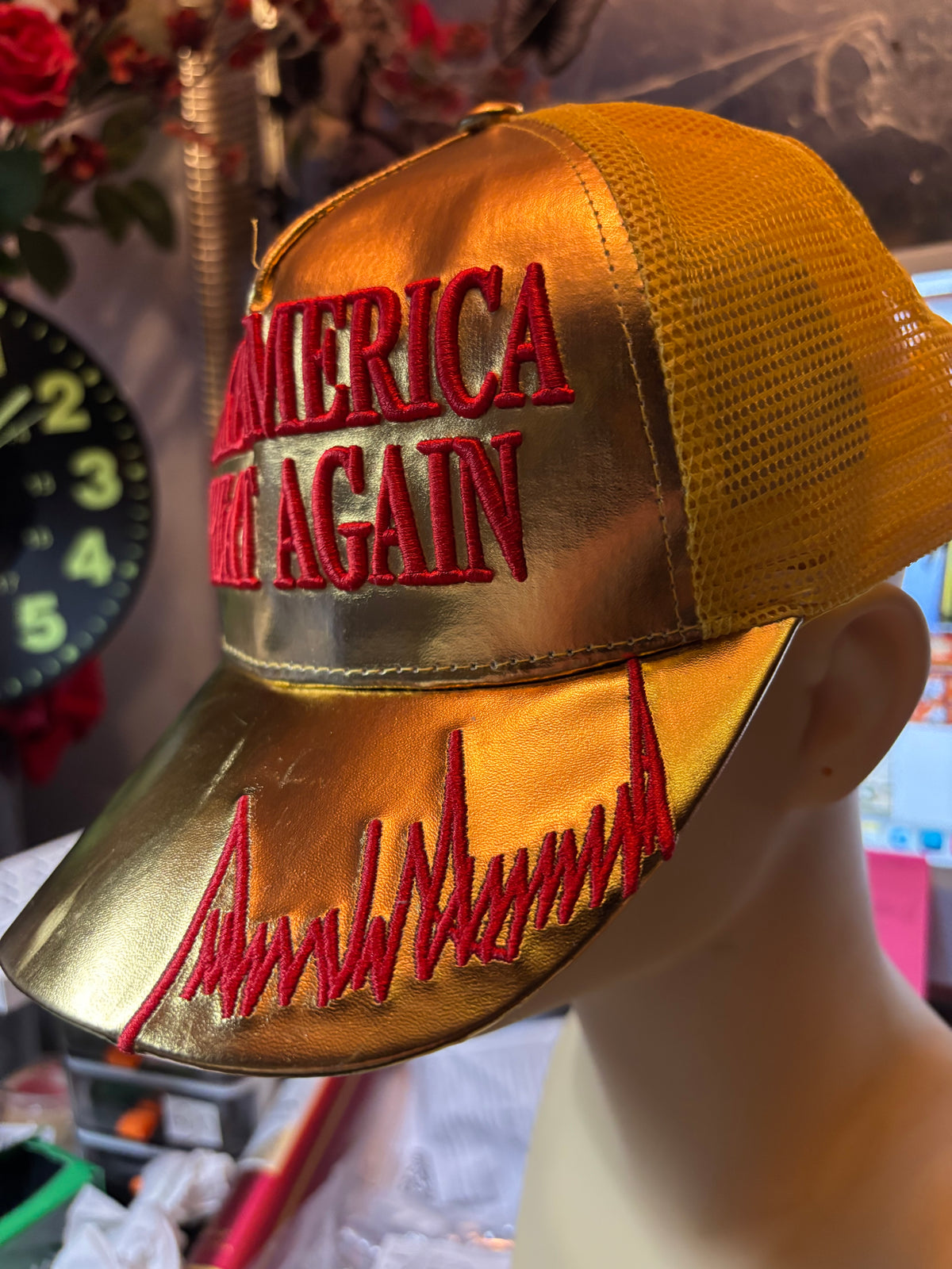 ✨ CASQUETTE "MAKE AMERICA GREAT AGAIN" OR MÉTALLISÉE ✨