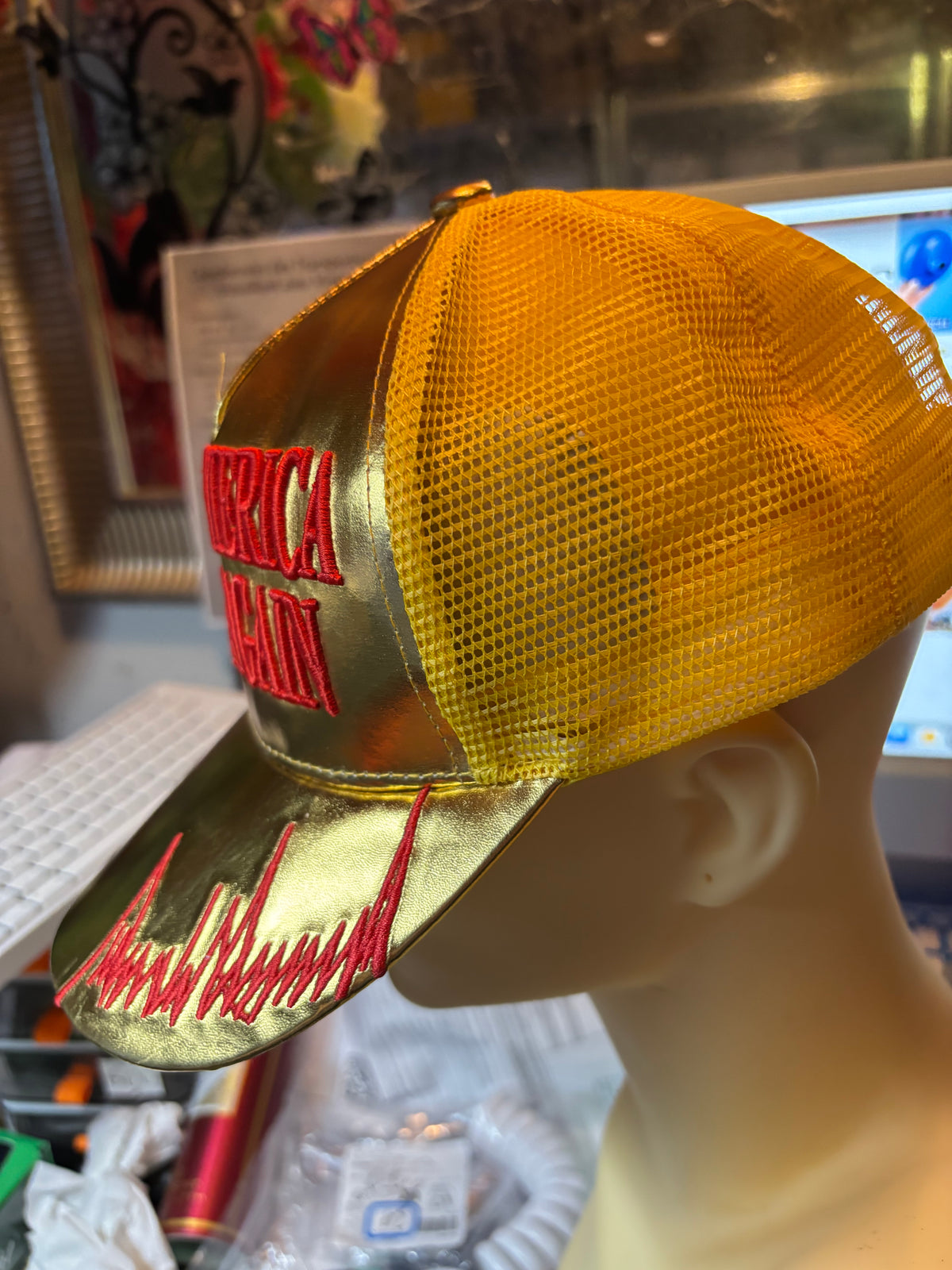 ✨ CASQUETTE "MAKE AMERICA GREAT AGAIN" OR MÉTALLISÉE ✨