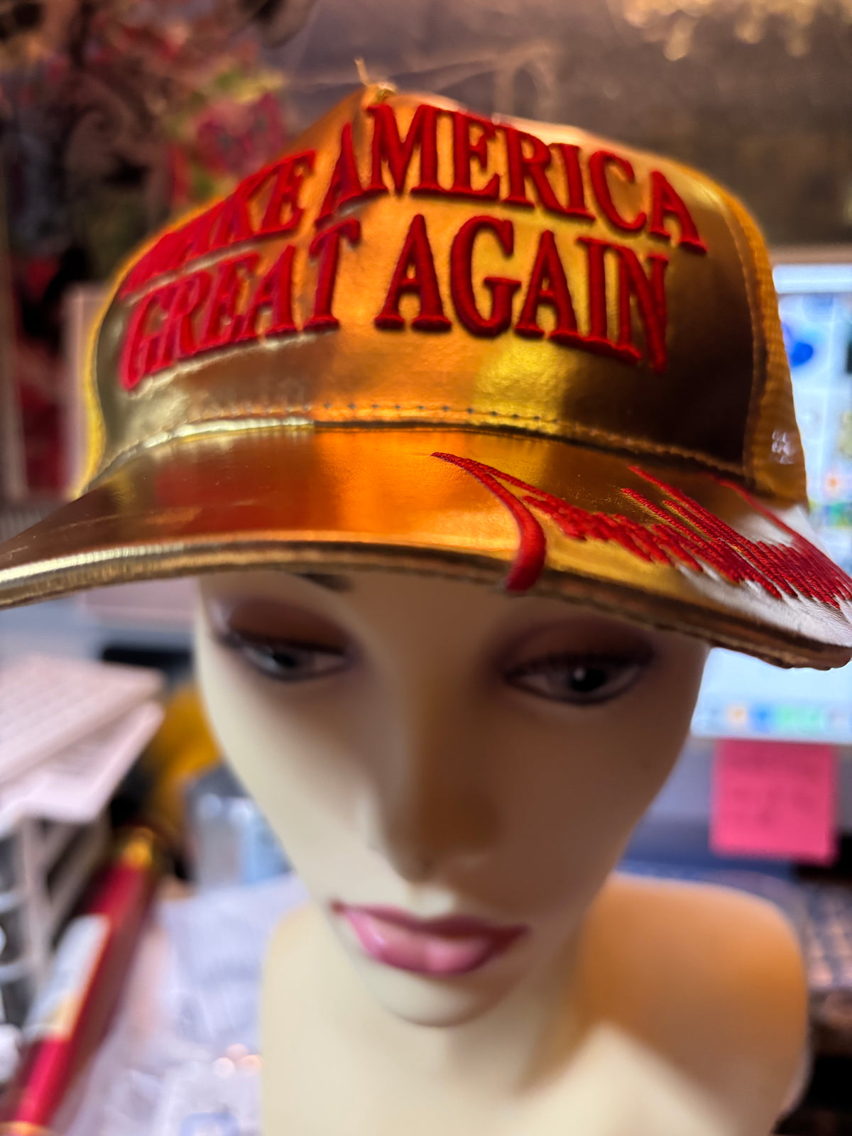 ✨ CASQUETTE "MAKE AMERICA GREAT AGAIN" OR MÉTALLISÉE ✨