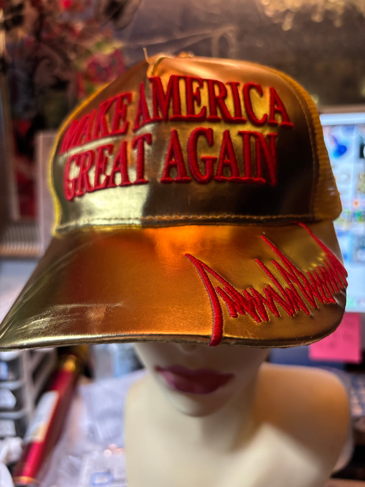 ✨ CASQUETTE "MAKE AMERICA GREAT AGAIN" OR MÉTALLISÉE ✨