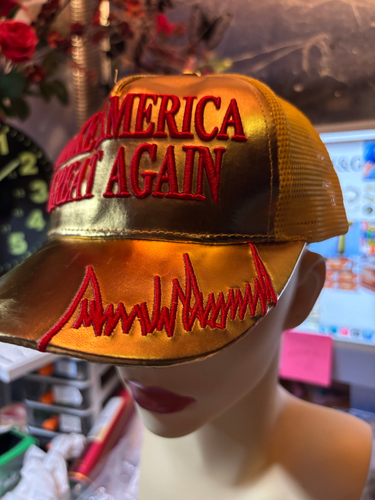 ✨ CASQUETTE "MAKE AMERICA GREAT AGAIN" OR MÉTALLISÉE ✨