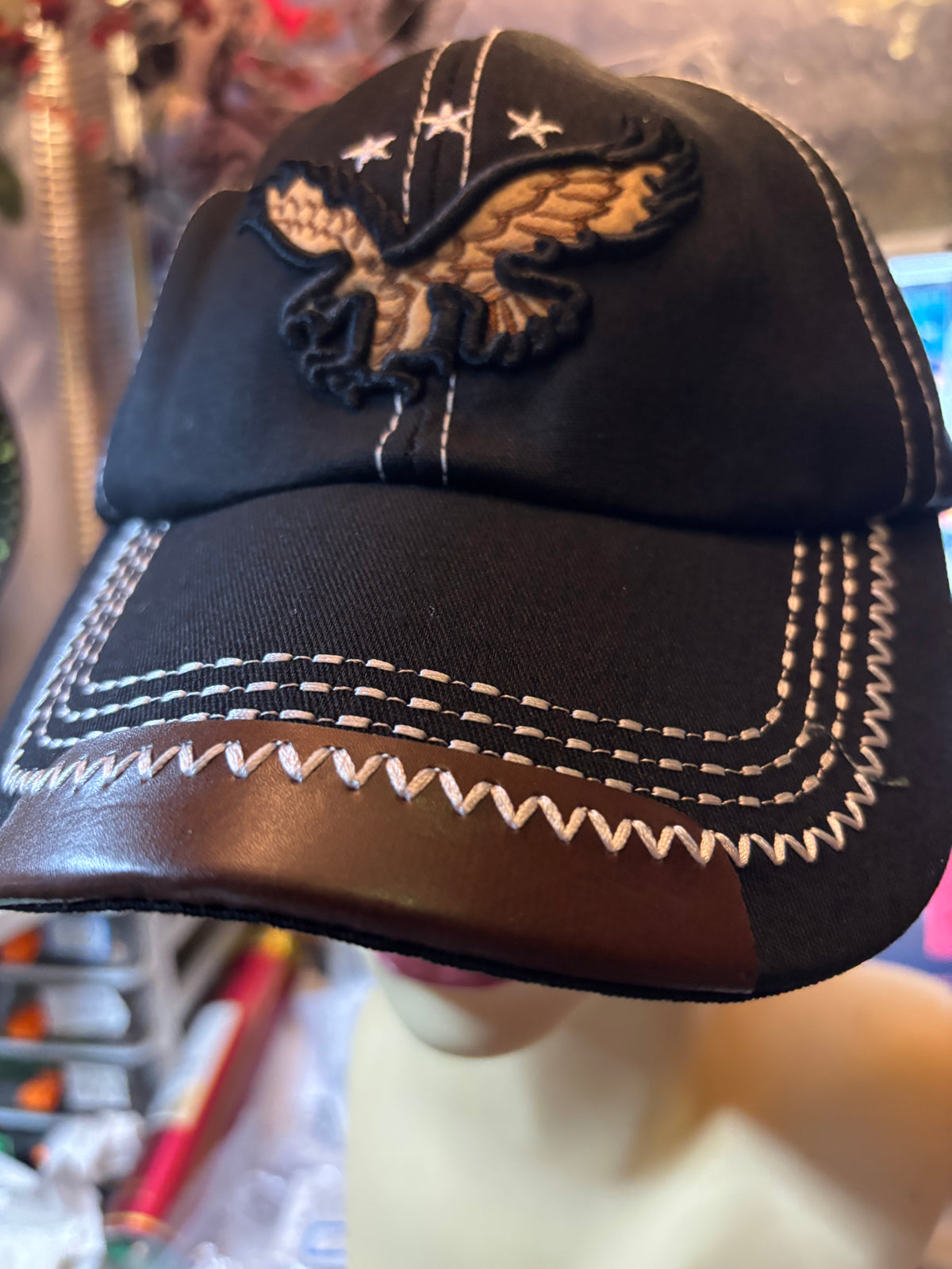 🦅 CASQUETTE NOIRE AVEC AIGLE BRODÉ RELIEF – VISIÈRE RIGIDE – STYLE WESTERN & BIKER 🦅