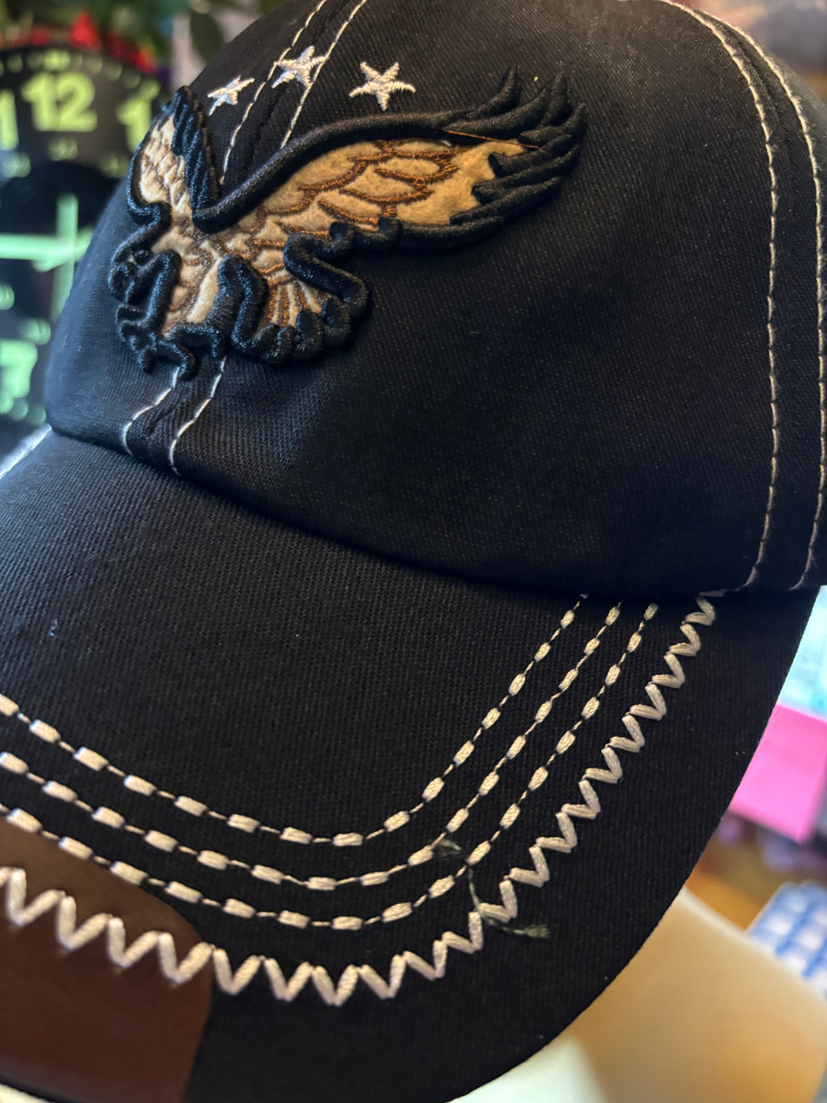🦅 CASQUETTE NOIRE AVEC AIGLE BRODÉ RELIEF – VISIÈRE RIGIDE – STYLE WESTERN & BIKER 🦅