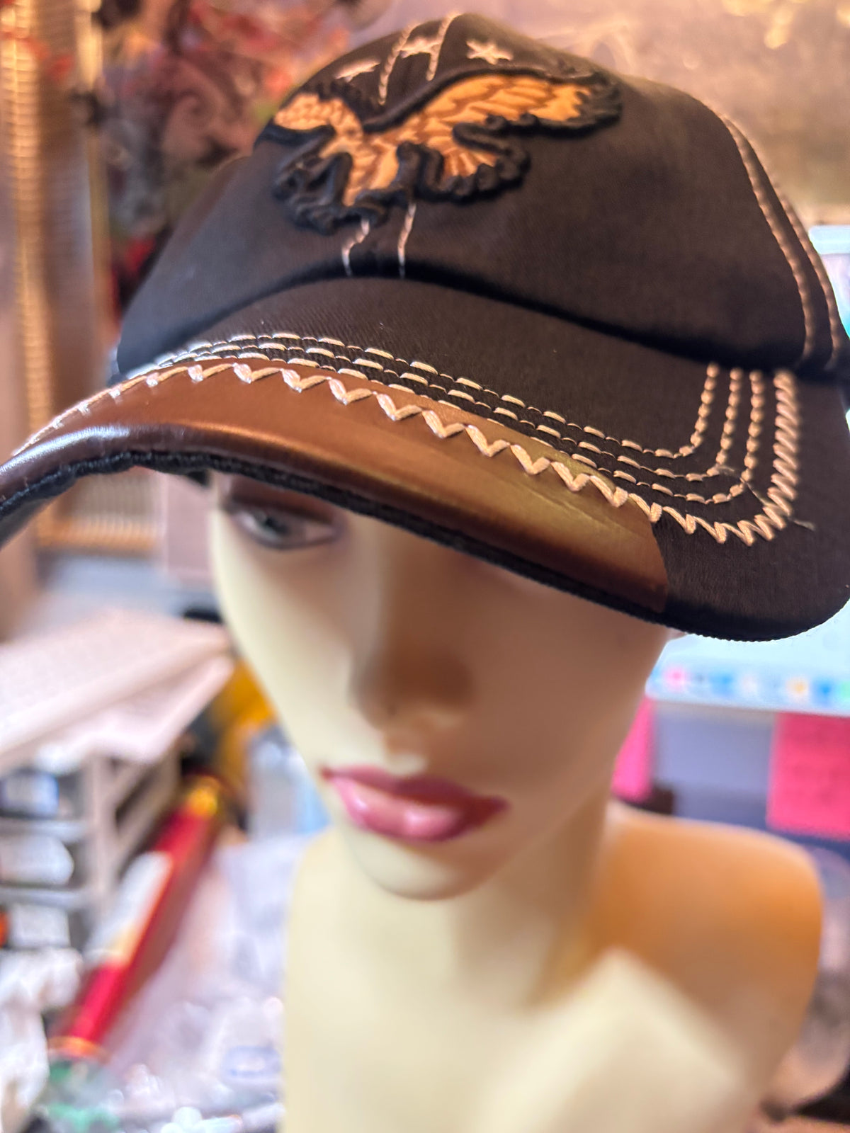 🦅 CASQUETTE NOIRE AVEC AIGLE BRODÉ RELIEF – VISIÈRE RIGIDE – STYLE WESTERN & BIKER 🦅