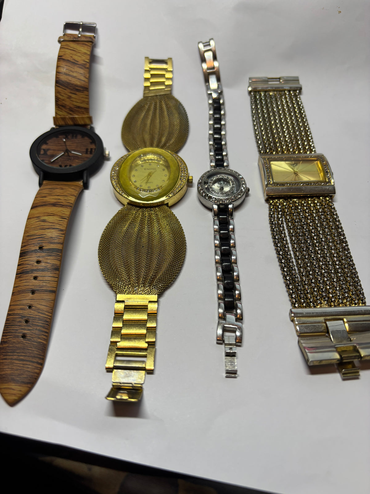 Lot de 4 montres