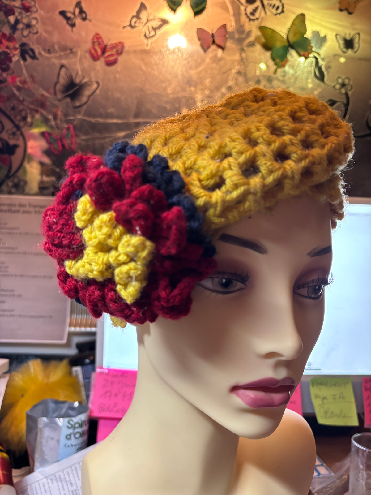 🌼 BONNET DE LAINE ARTISANAL JAUNE SAFRAN À FLEUR DÉCORATIVE 🌼