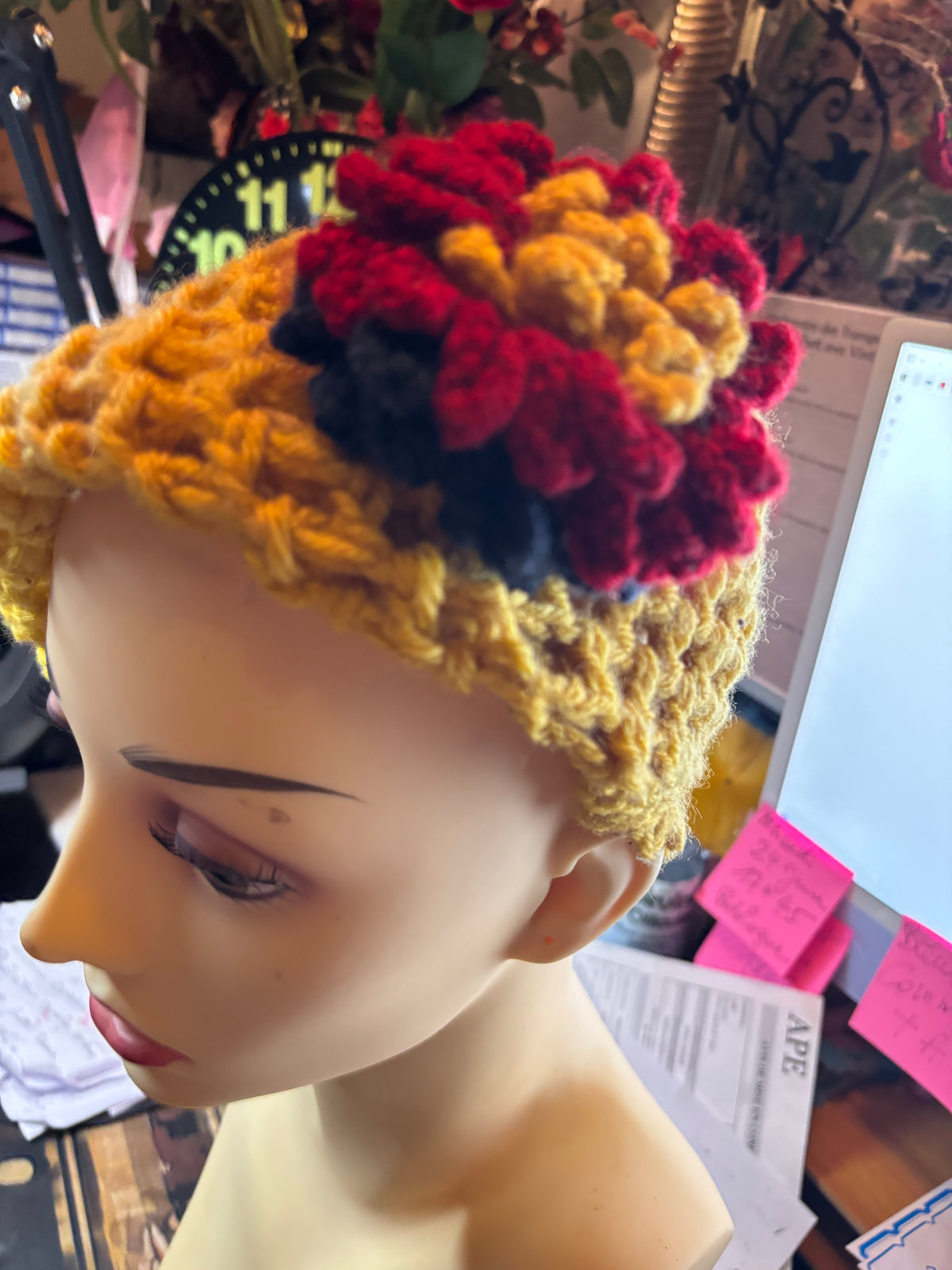 🌼 BONNET DE LAINE ARTISANAL JAUNE SAFRAN À FLEUR DÉCORATIVE 🌼