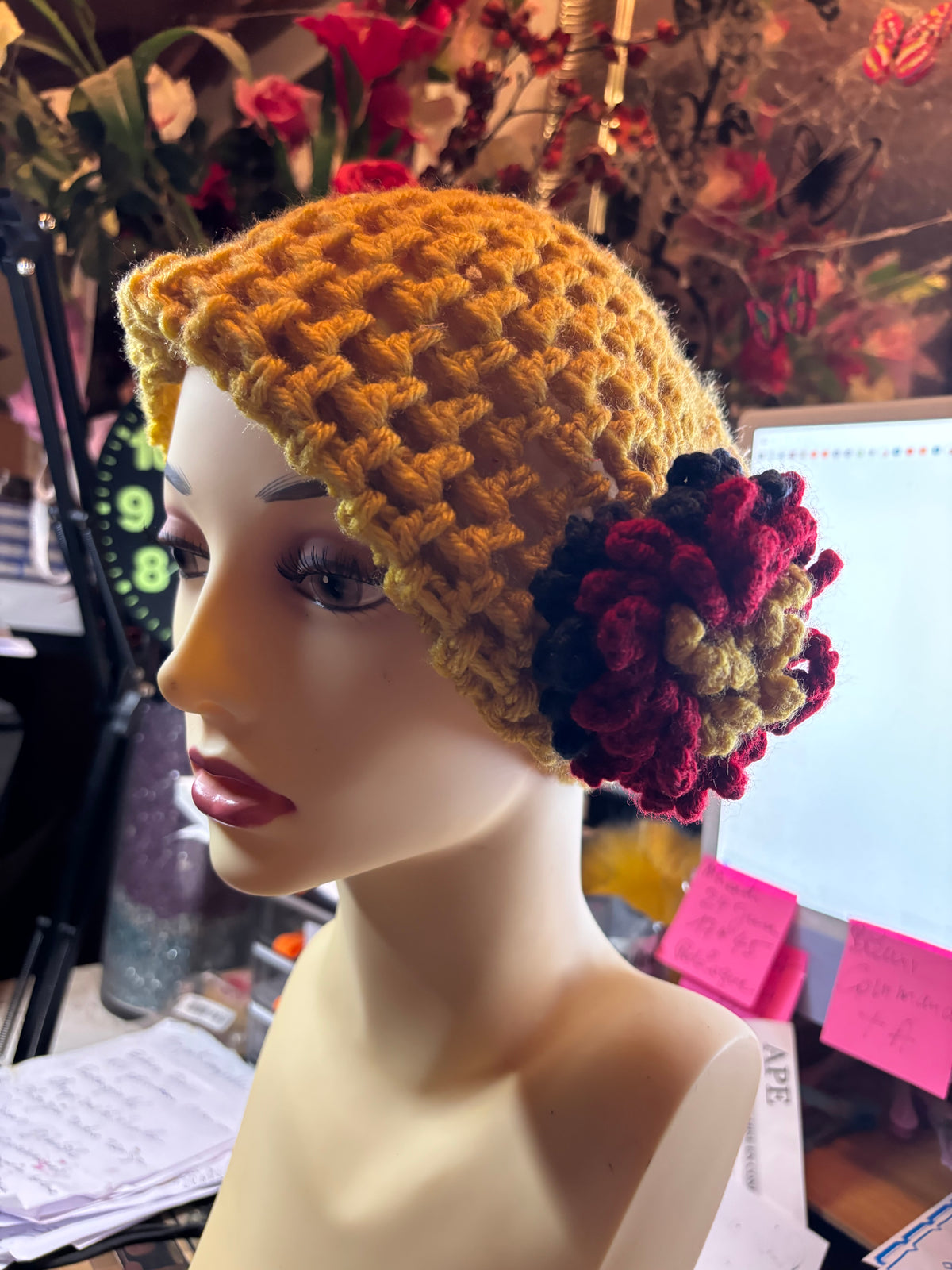 🌼 BONNET DE LAINE ARTISANAL JAUNE SAFRAN À FLEUR DÉCORATIVE 🌼