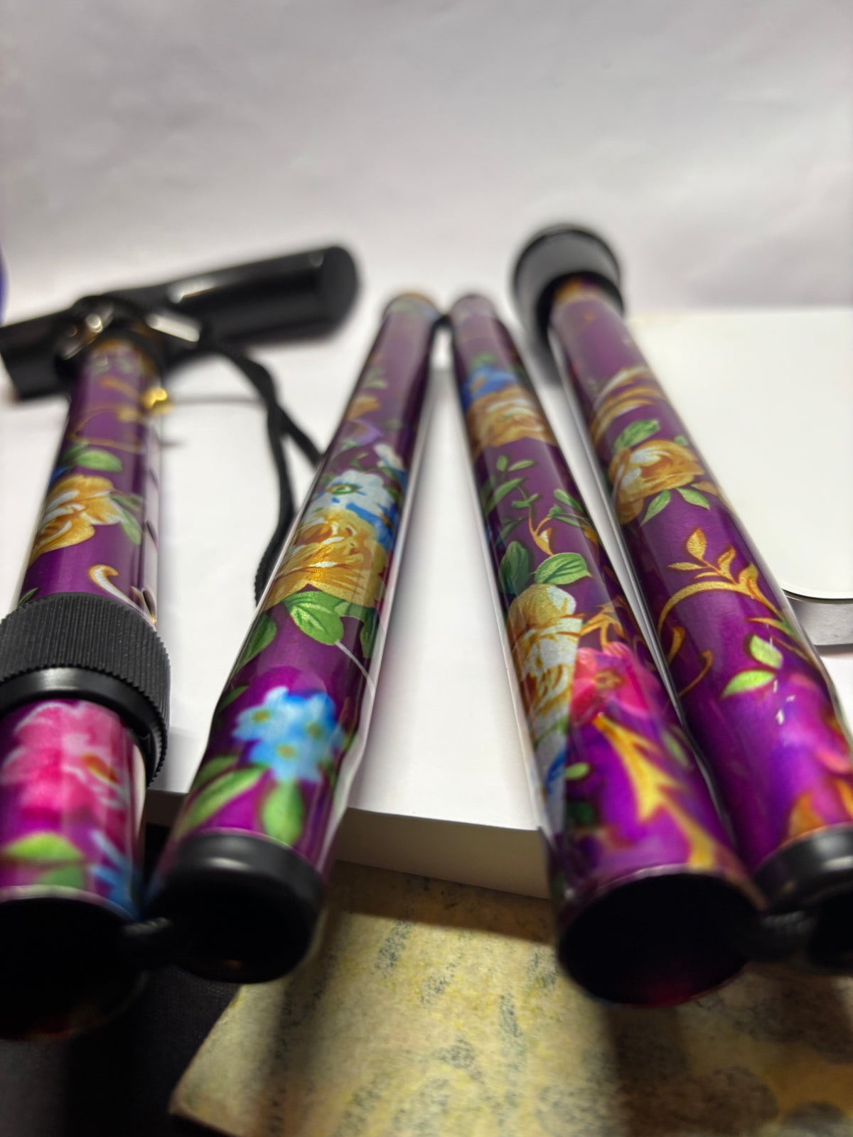 🌸 Canne de Marche Pliable Fleurie Violet & Or