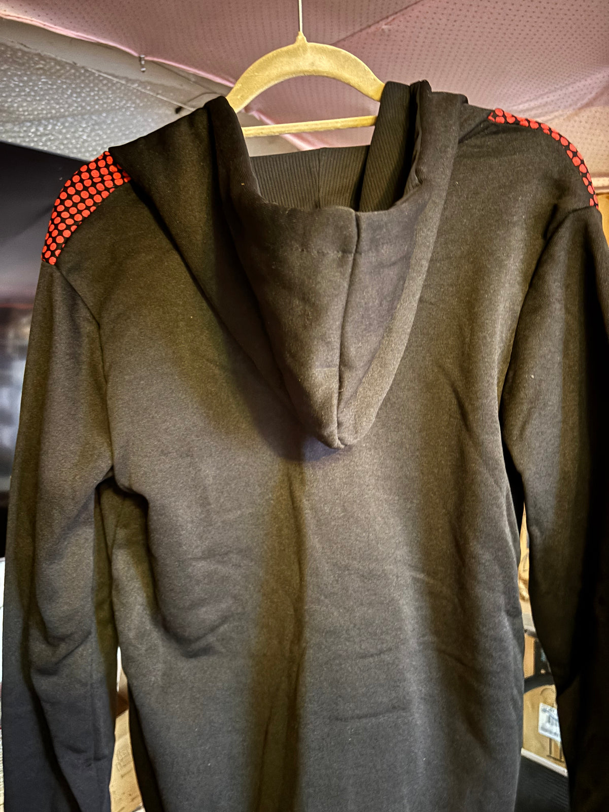 🔴⚫ Ensemble Survêtement Noir & Rouge à Pois – Taille M 🔴⚫