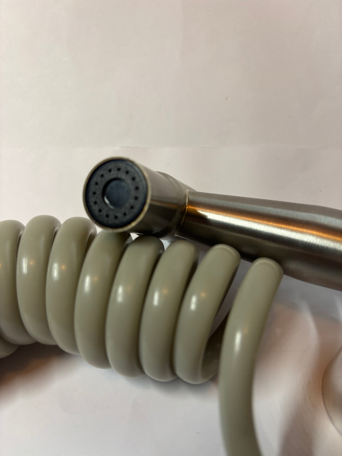 🚿 Douchette WC Pressurisée Grise – Hygiène, Nettoyage et Polyvalence !