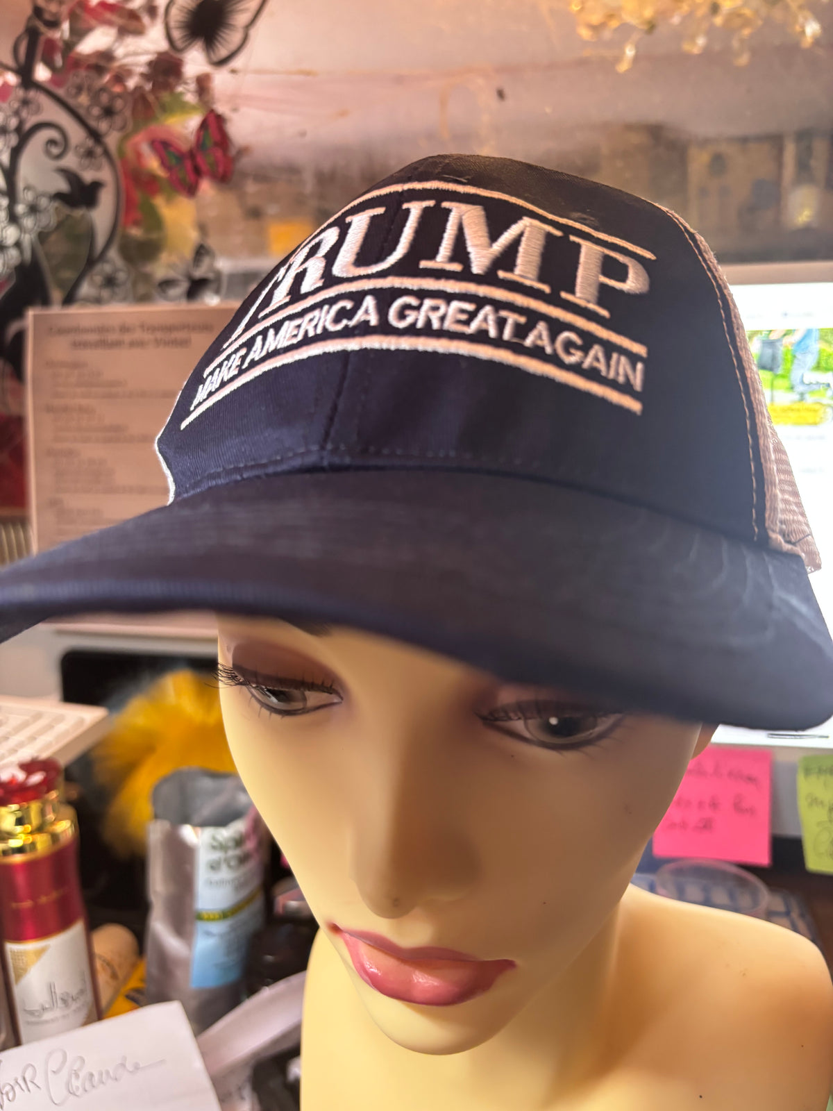 🧢 CASQUETTE TRUMP BLEU MARINE &amp; BLANCHE – ÉDITION BRODÉE PREMIUM