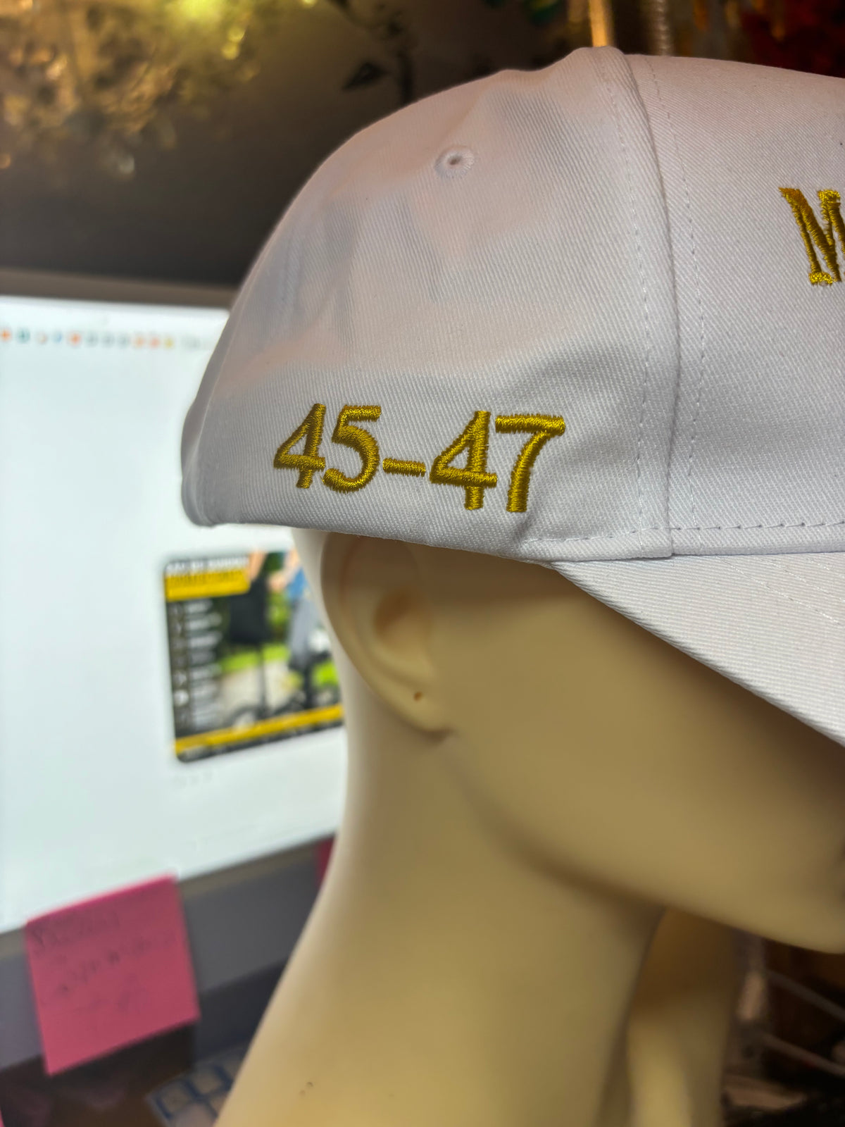 🧢 CASQUETTE BLANCHE « MAKE AMERICA GREAT AGAIN » – BRODERIE OR PREMIUM