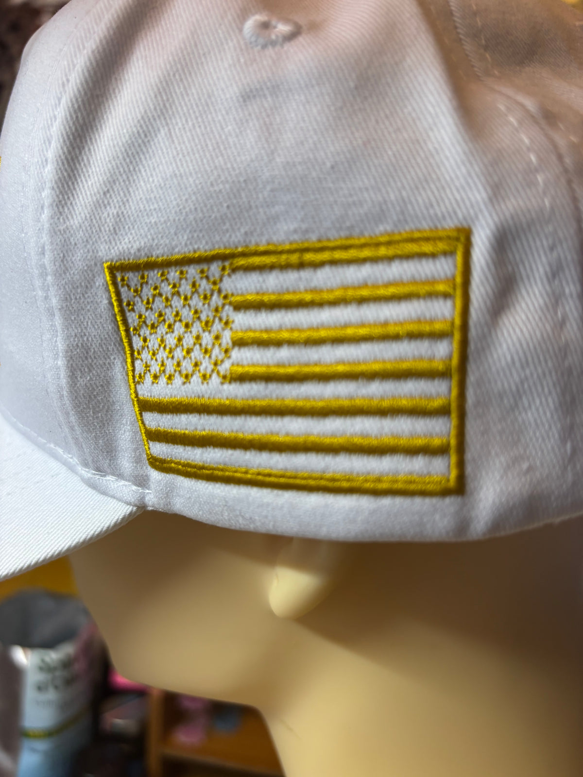 🧢 CASQUETTE BLANCHE « MAKE AMERICA GREAT AGAIN » – BRODERIE OR PREMIUM