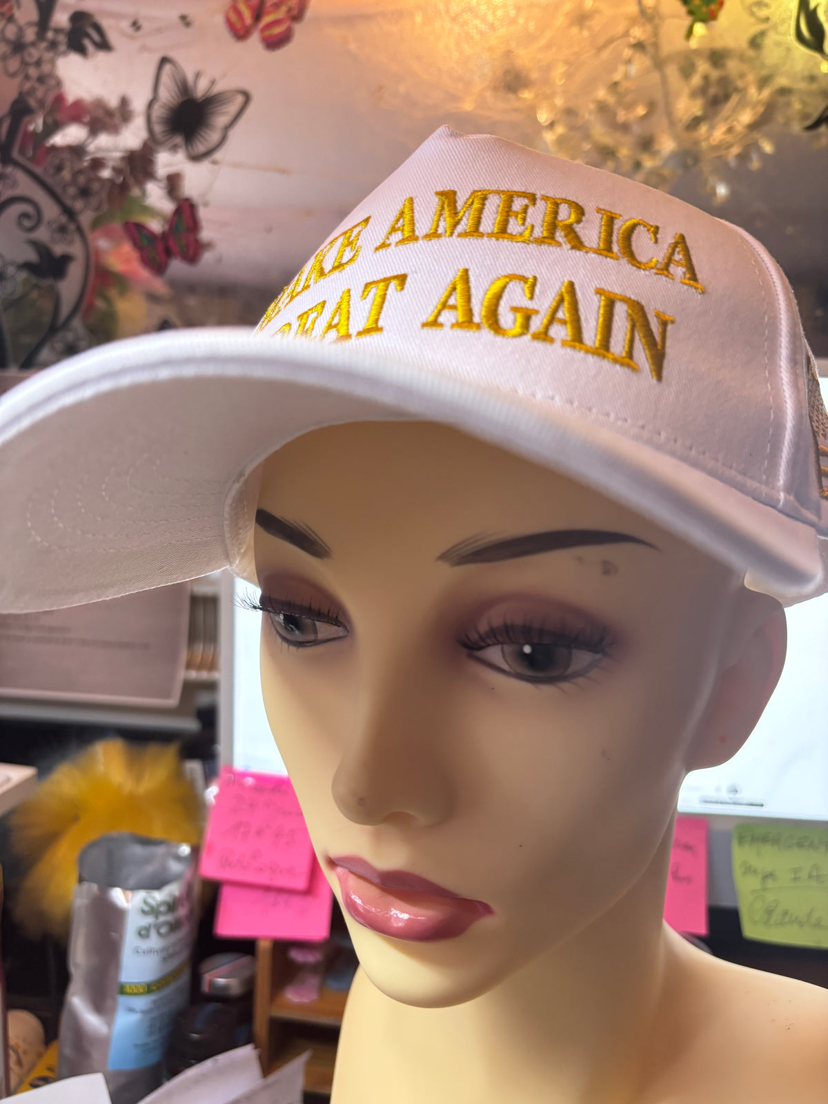 🧢 CASQUETTE BLANCHE « MAKE AMERICA GREAT AGAIN » – BRODERIE OR PREMIUM
