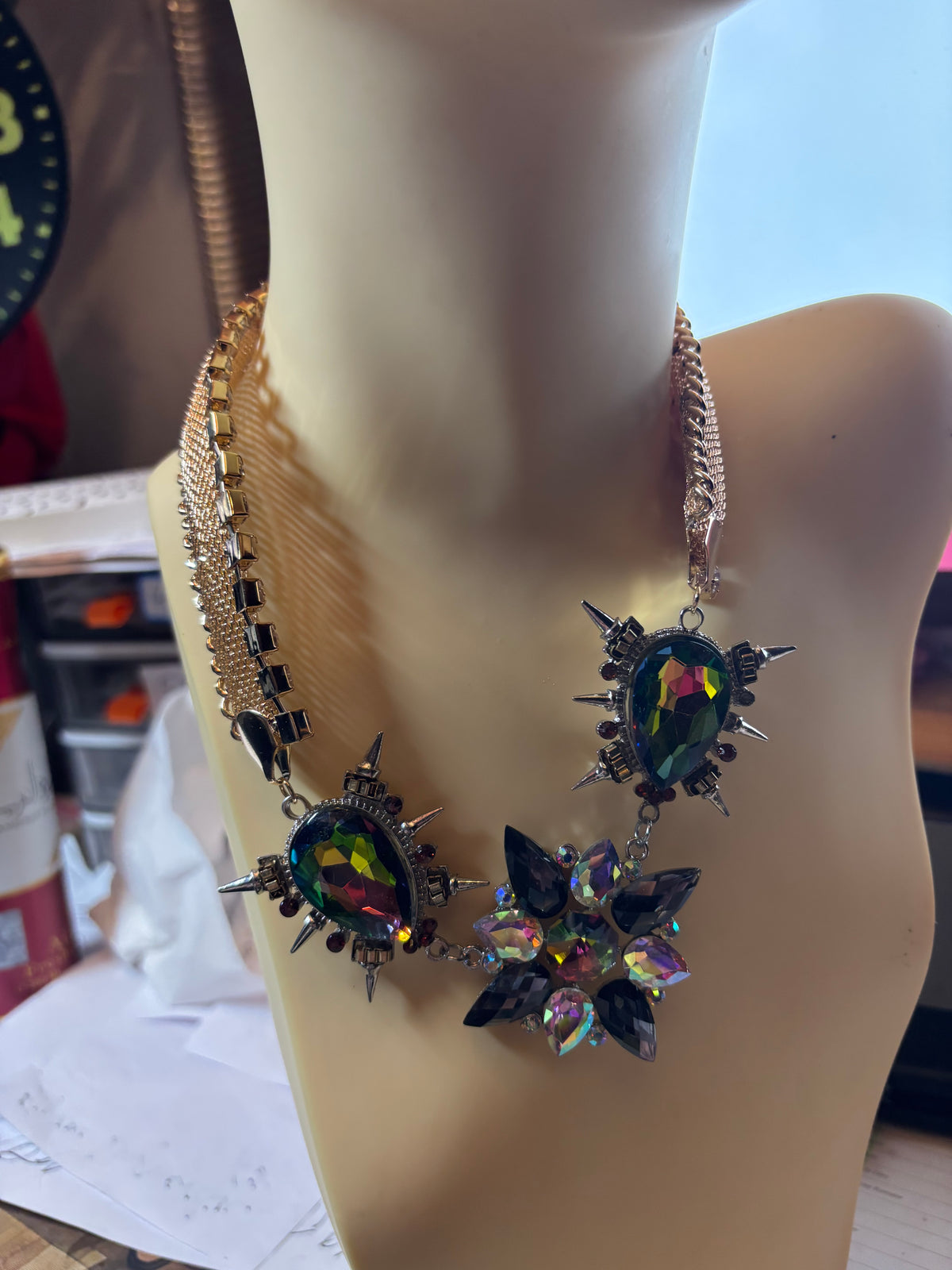 ✨ COLLIER FANTAISIE XXL – PIERRES IRISÉES &amp; MÉTAL DORÉ ROSÉ ✨