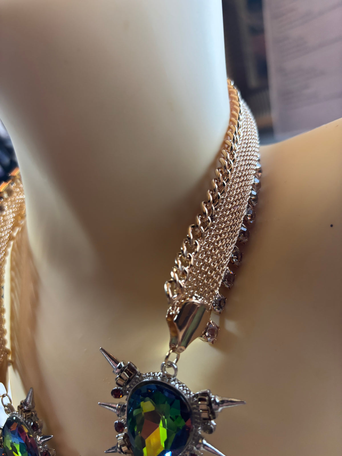✨ COLLIER FANTAISIE XXL – PIERRES IRISÉES &amp; MÉTAL DORÉ ROSÉ ✨
