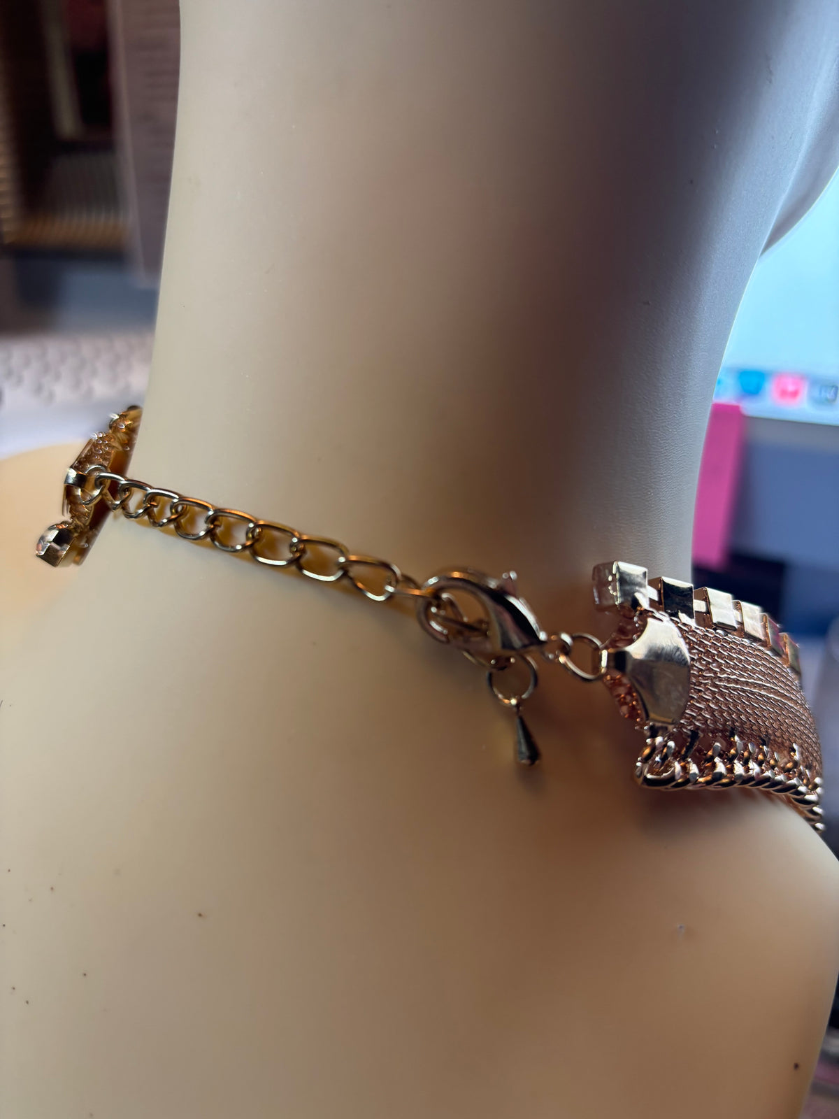 ✨ COLLIER FANTAISIE XXL – PIERRES IRISÉES &amp; MÉTAL DORÉ ROSÉ ✨