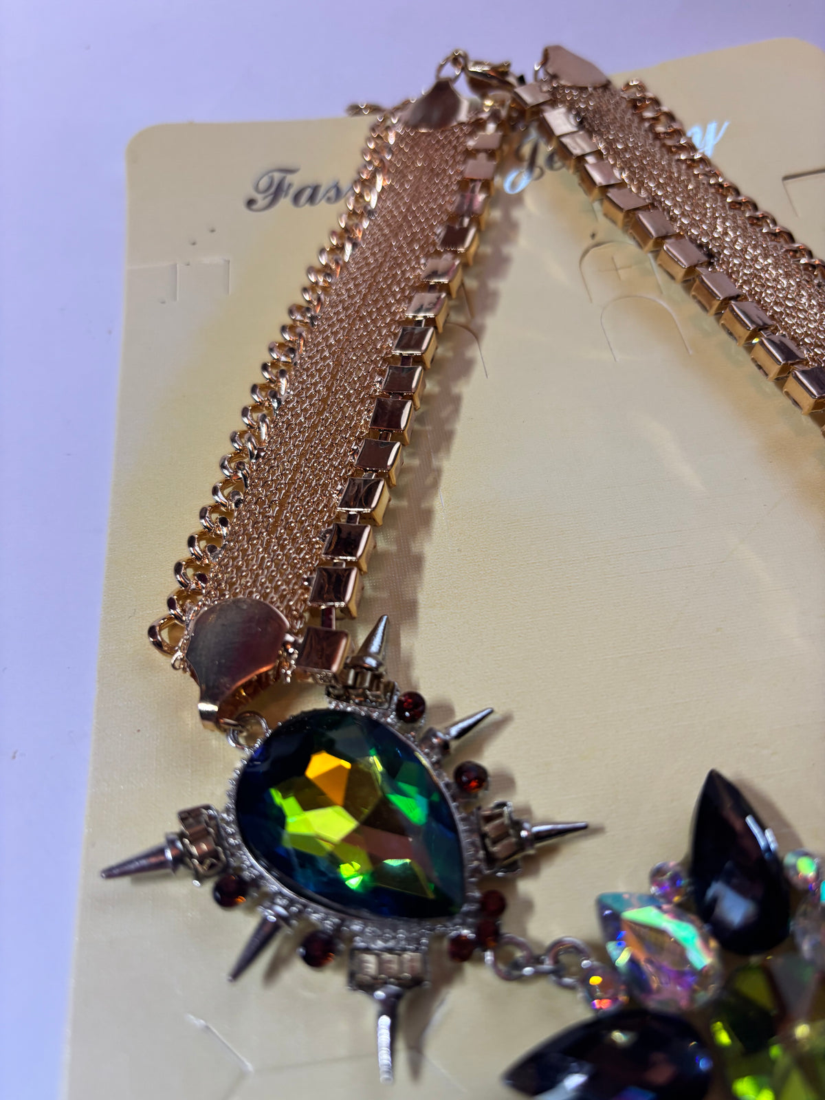 ✨ COLLIER FANTAISIE XXL – PIERRES IRISÉES &amp; MÉTAL DORÉ ROSÉ ✨